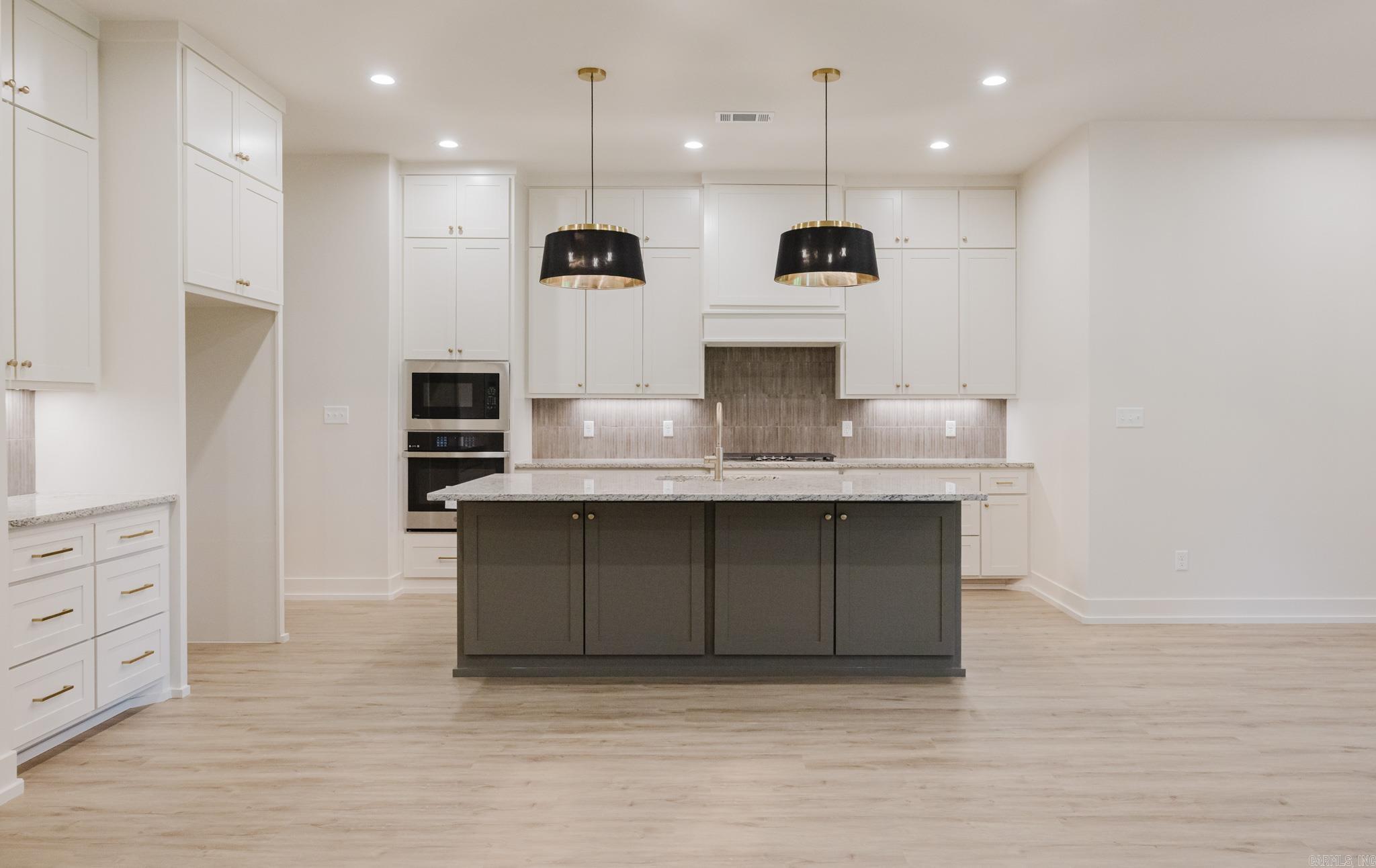 CREEKSIDE - Residential