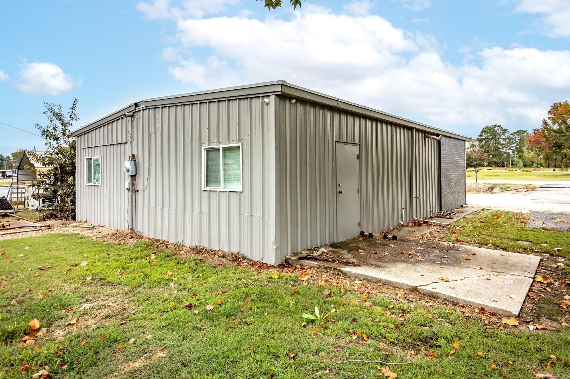 Cabot City Area - Commercial Sale