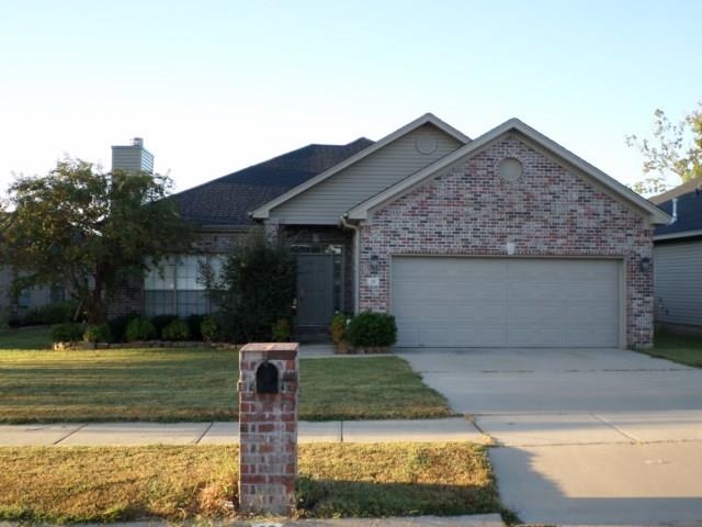 Wonderful Westfield home. Very open floor plan and covered patio are great for entertaining family and friends. Hardwood floors throughout living areas. Large master bedroom & bath. Separate shower. Whirlpool tub. Walk-in closet. Kitchen is open to the dining and living area. Stainless appliances. Covered patio and level yard. Great neighborhood for walking. Community picnic pavilion is only one block away. Playing field directly across street. Close to Bass Pro and new Outlet Shoppes. Agents see Remarks.