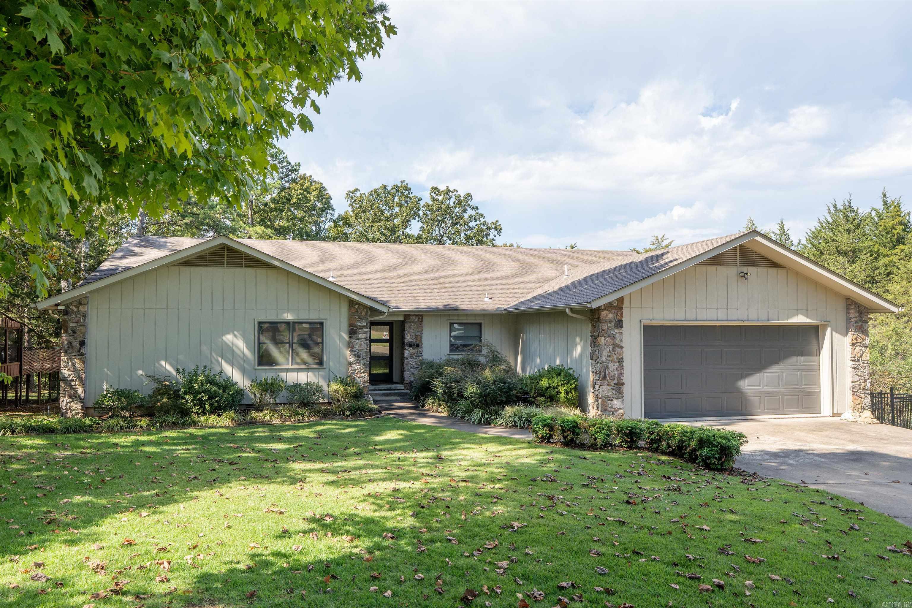 EDGEWATER COVE - LAKE - Residential
