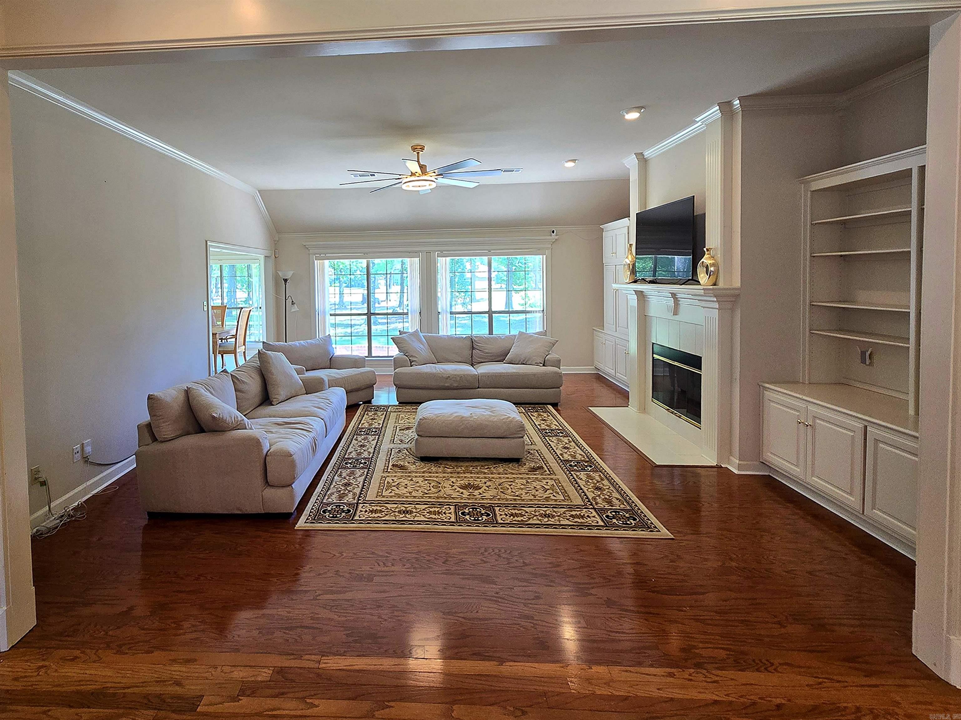 COUNTRY CLUB OF ARK THE - Residential