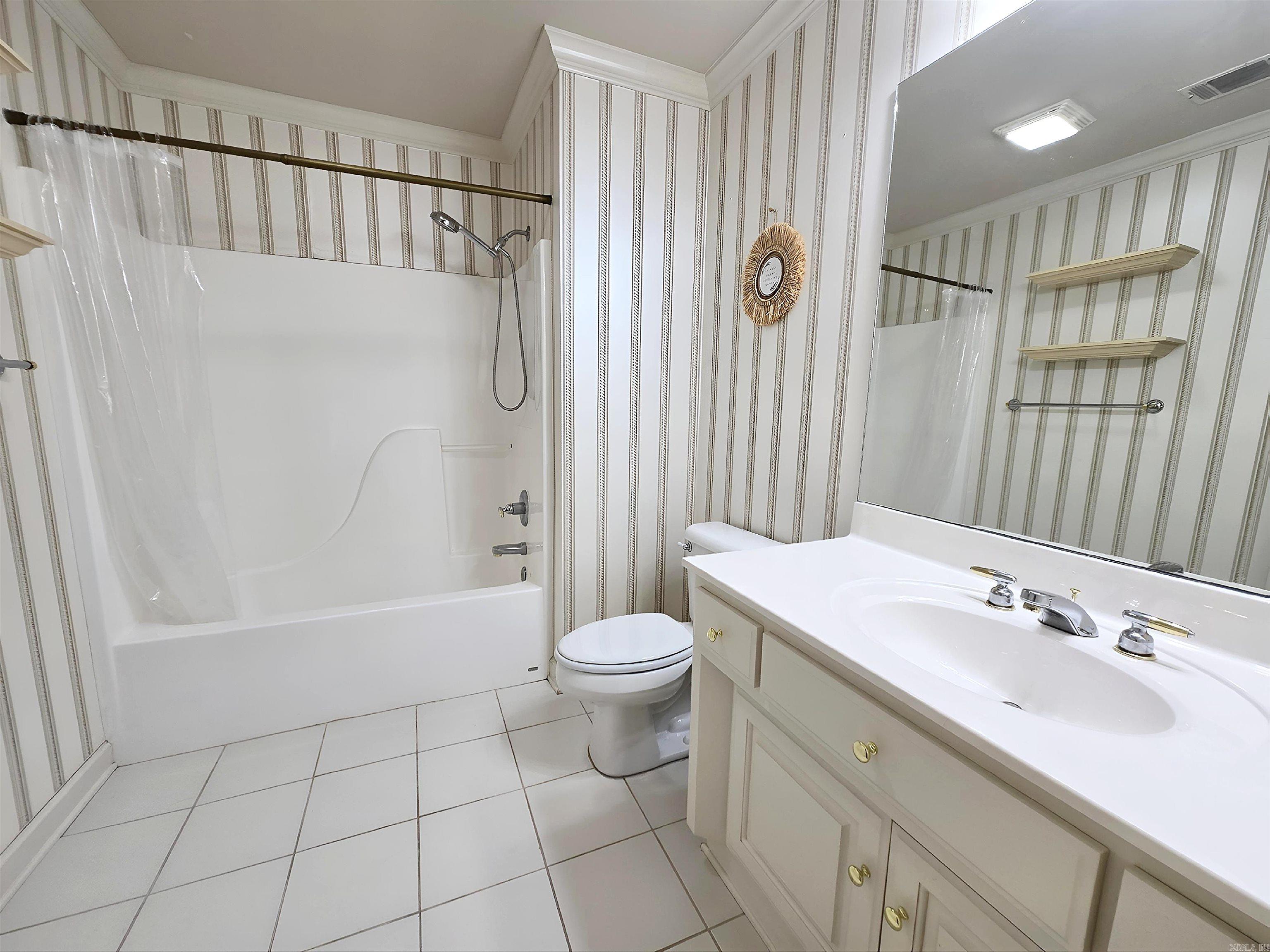 COUNTRY CLUB OF ARK THE - Residential