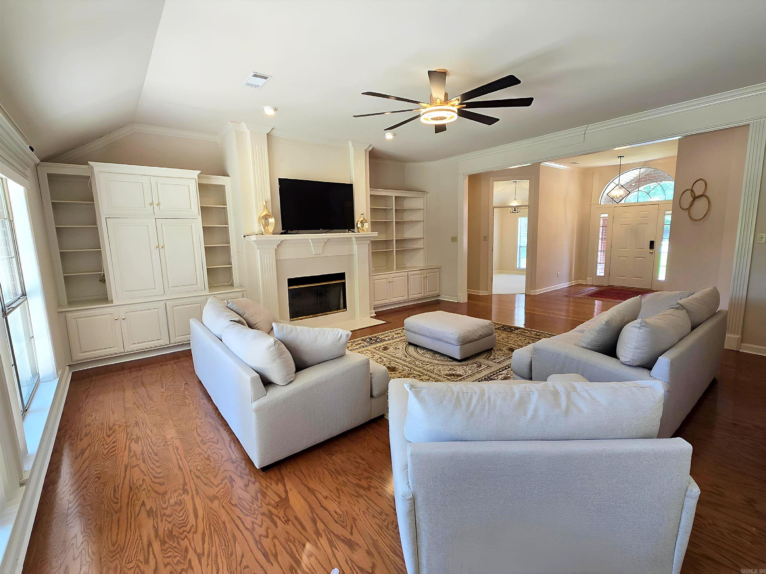 COUNTRY CLUB OF ARK THE - Residential