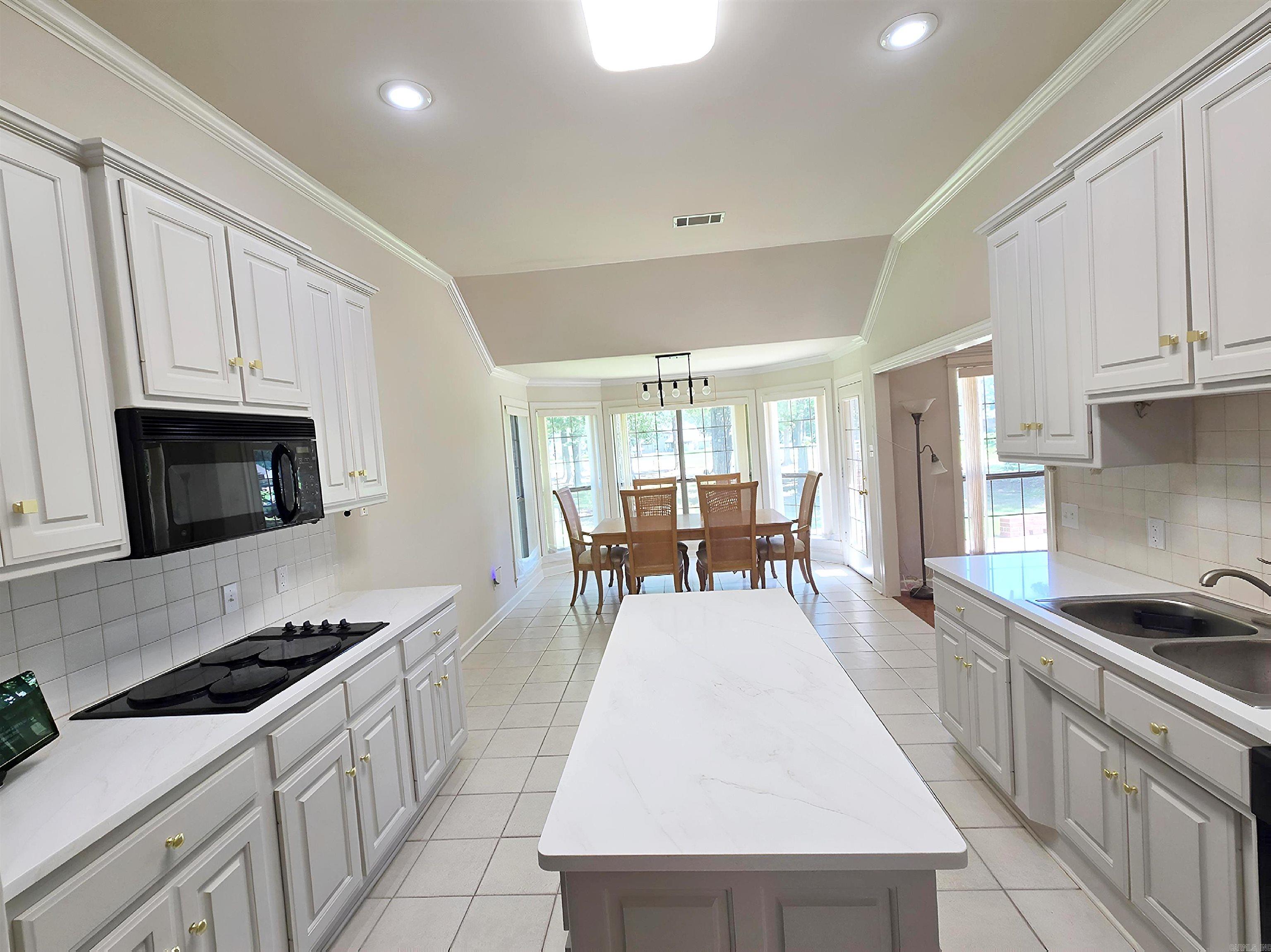 COUNTRY CLUB OF ARK THE - Residential