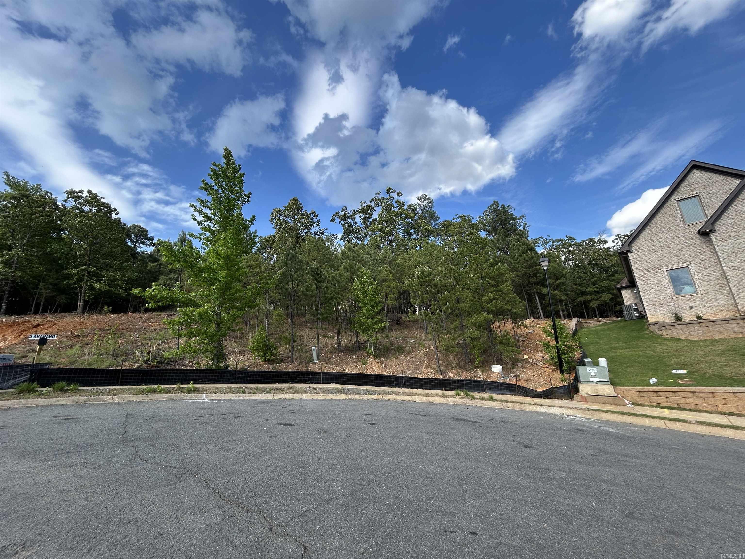 Don’t miss your chance to build in Osage Terrace! This cul-de-sac lot offers a fantastic location close to the Arkansas River and Maumelle Country Club Golf Course. Bring your own builder and design your dream home with a minimum of 2,500 sq ft.