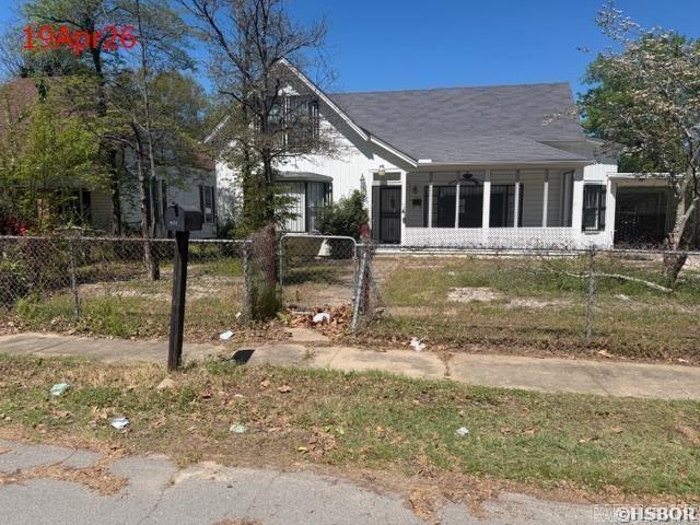 MALVERN.. 4BR 2 full baths $125,500!! rare find with 4BRs and some recent remodeling; all electric home, front porch for either screen or glass to enjoy all seasons, BR on lower level has bay window & double closets; 789sf upper level (included in total sf) has 3BRs & full bath, lots of kitchen cabinets with breakfast bar, wkshop/storage building and some fencing for lots of privacy on corner lot; covered spacious patio for easy entertaining; well worth the $$ and drive to preview this one!! SELLER does NOT pay customary closing costs to incl title ins, termite, survey, H-warranty, repairs or any closing costs.. this property may qualify for Seller Financing (Vendee); go to vrmproperties.com; if property qualifies, only buyer may speak w/loan officer; if built prior to 1978, lead base paint potentially exists; recent lender pre-qual letter and earnest money required with all offers