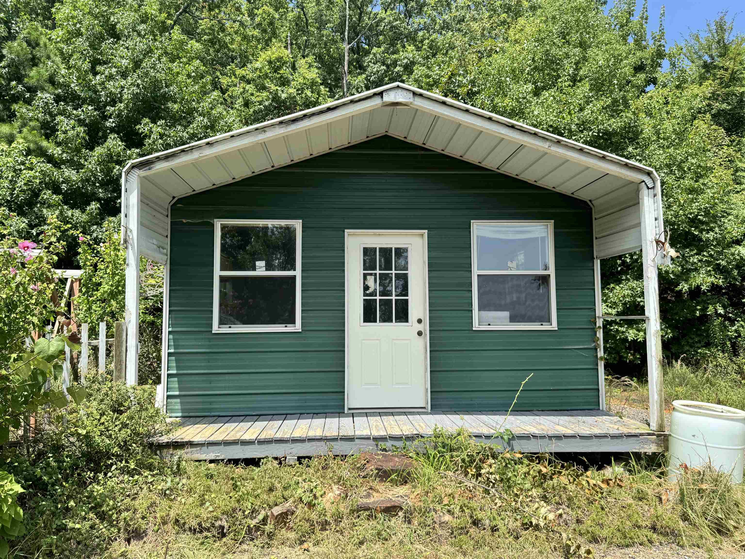 Mena - Residential