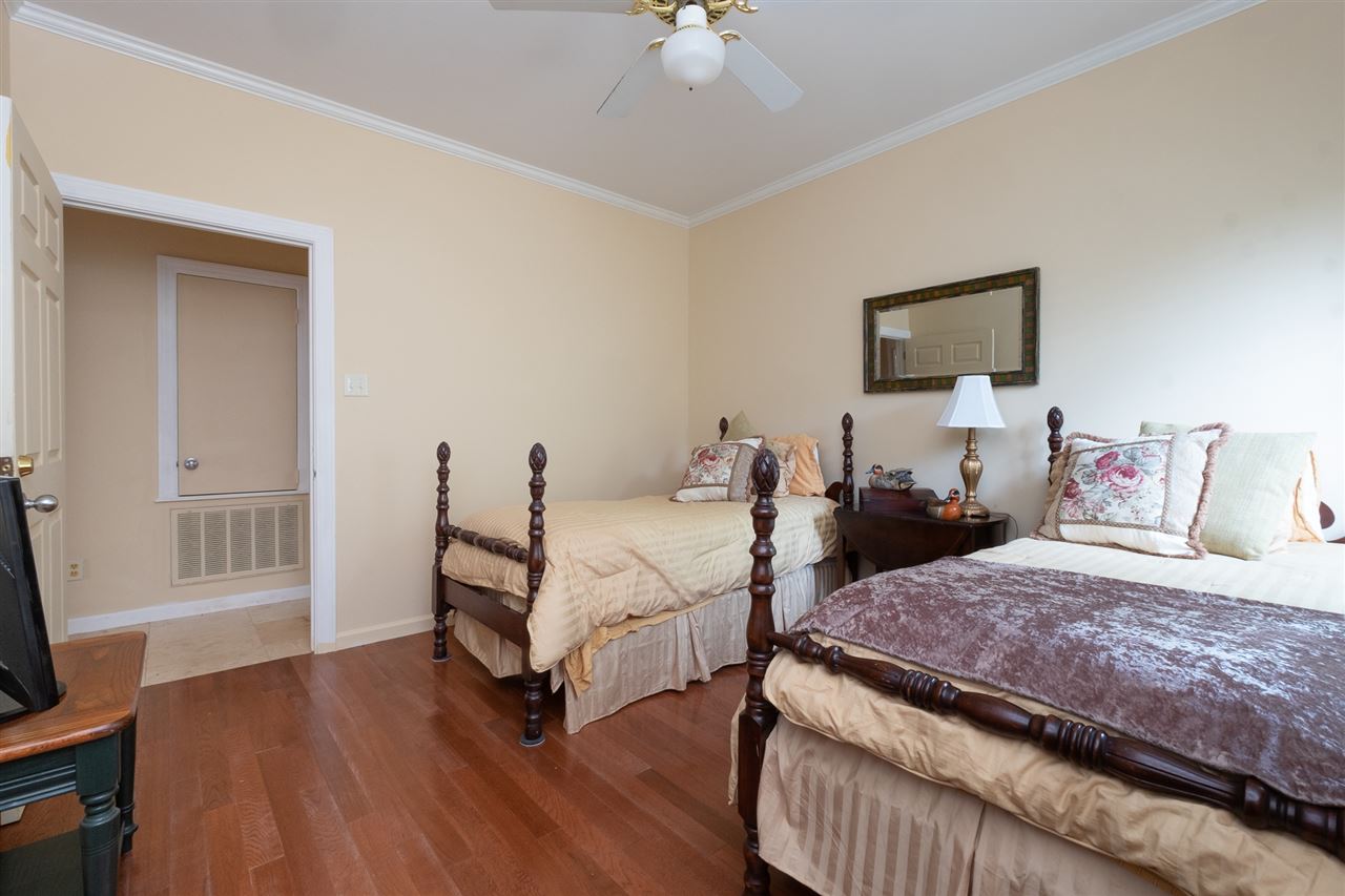 ST CHARLES ADDN - Residential
