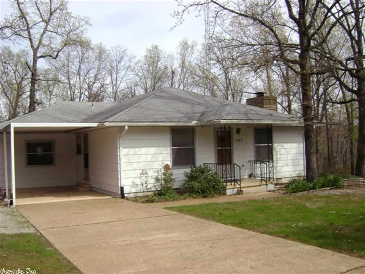 This home has 3 bedrooms, 2 baths, 1752 Sq Ft of living space. Has a large living room with a stone, wood burning fireplace & built in shelves on both sides that add a touch of class to this home. This home also has a formal dinning room for entertaining family & friends. Laundry room 6x6. Move in ready. This is a large home with a small price. Lot & rm dimensions are approx & rounded down.