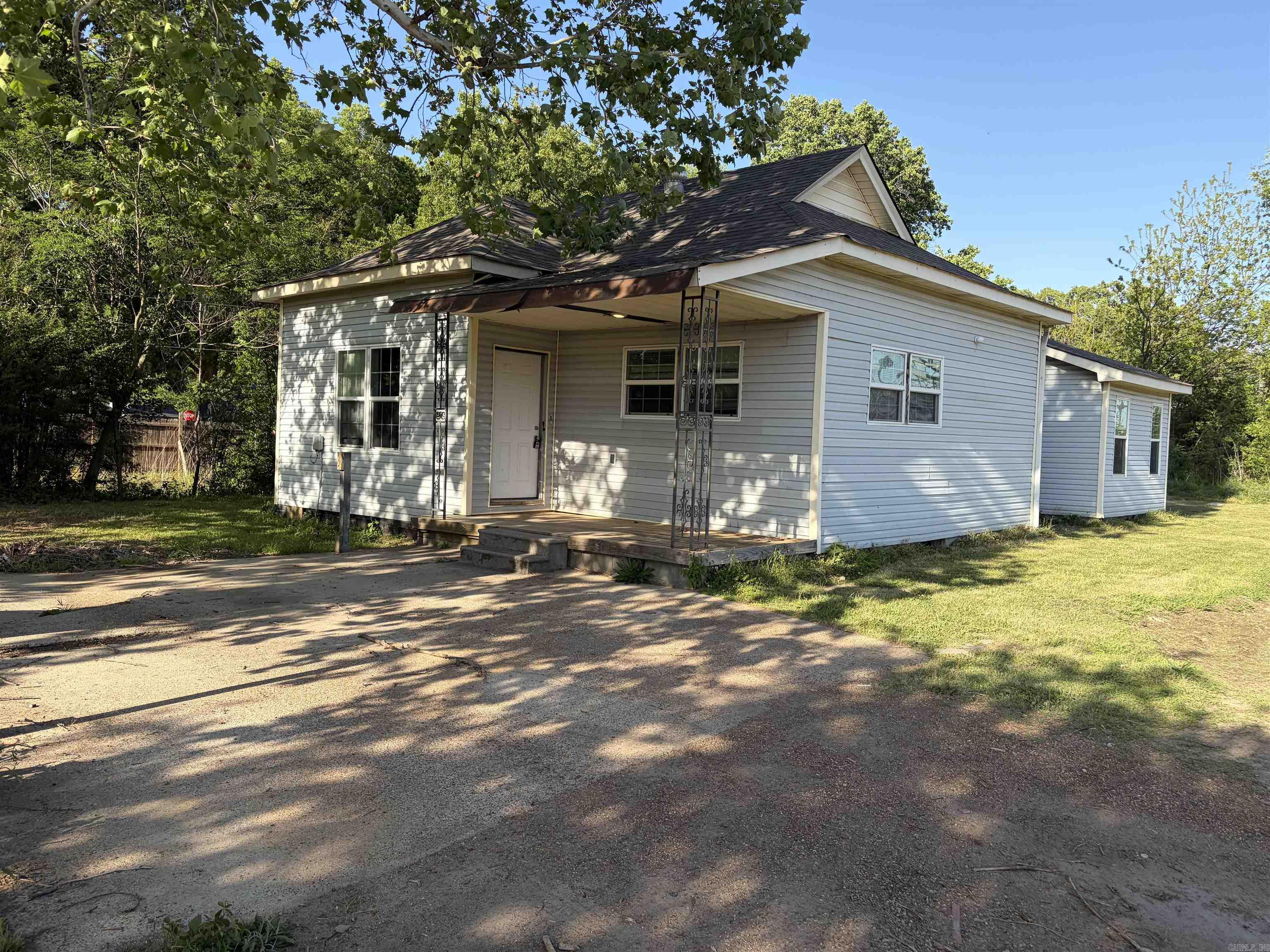 Welcome to the market, 300 Kelly Street Wynne AR. 3bd, 2bath sitting on .54 acres on a dead end located just minutes from the center of town. New flooring and paint, walk in pantry and master closet. Separate laundry and mud room. Seller remodeled in 2021. Give me or your favorite agent a call to see it!