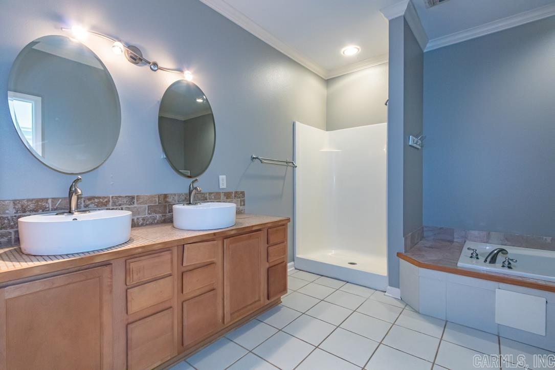 CAPITOL LAKES ESTATES - Residential