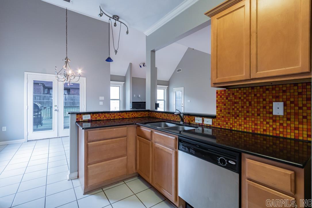 CAPITOL LAKES ESTATES - Residential