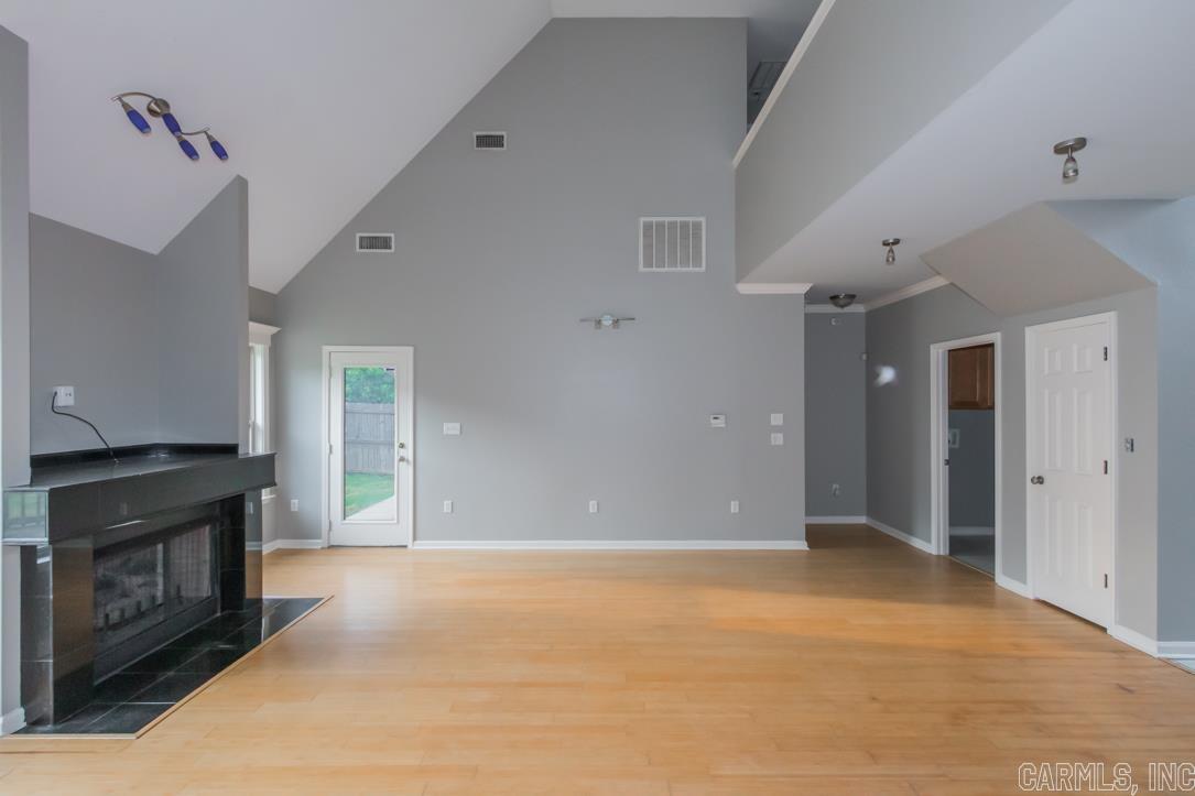 CAPITOL LAKES ESTATES - Residential