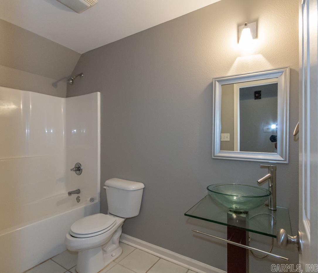 CAPITOL LAKES ESTATES - Residential