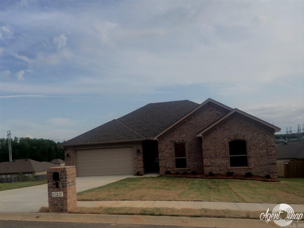 Cute, Cute 4 BR  floor plan! Very affordable with all the nice features. Crown molding, oil rubbed bronze fixtures, tumbled stone back splash, breakfast bar, nice master bath with double vanities and large walk-in closet. Laundry room. Custom blinds through out.  Very quality built  This is a really nice subd. Close to Freeway. Seller will help with closing costs.  Show anytime reg with CSS.
