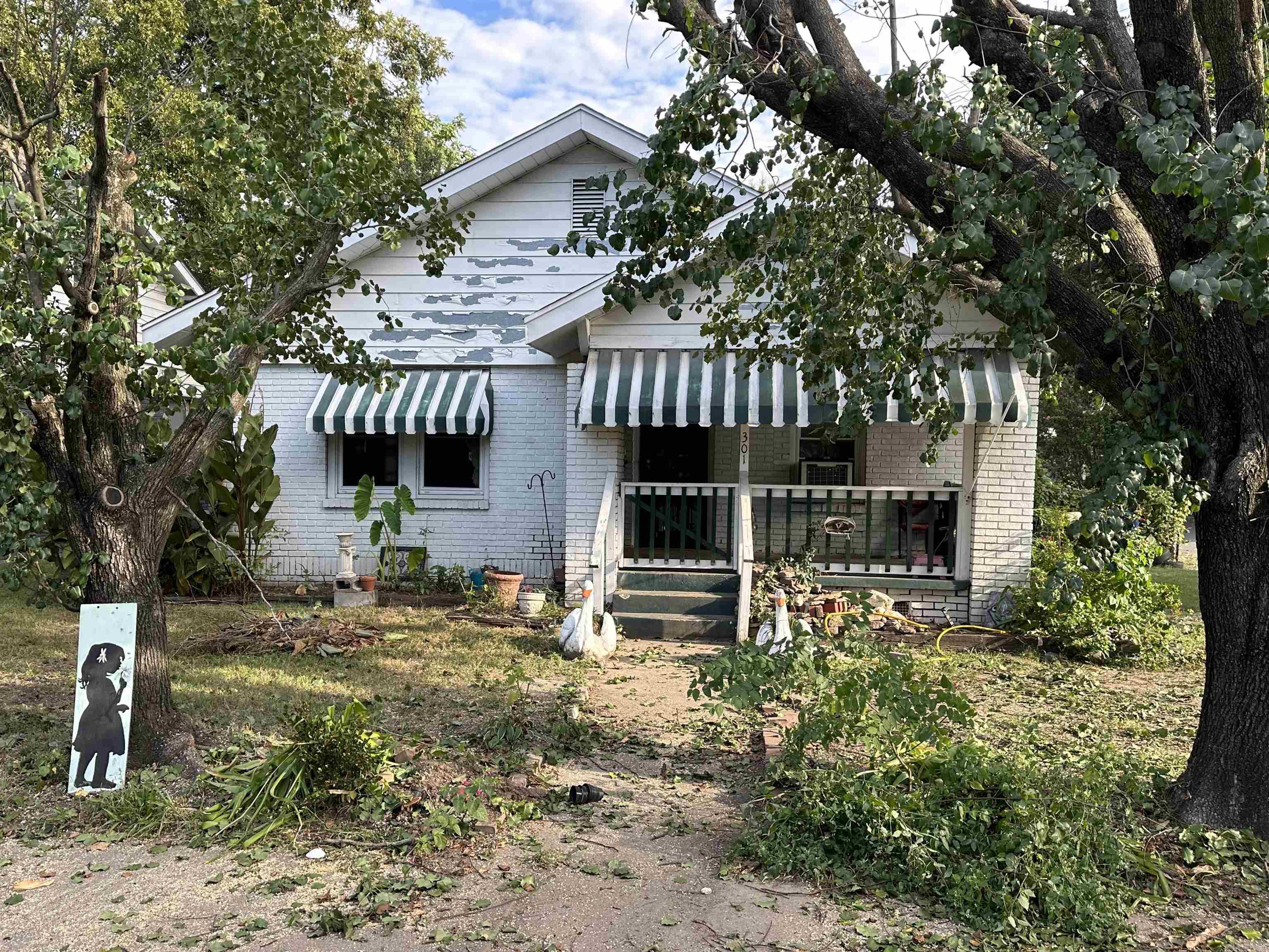 Attn Investors!  This home and location will make an excellent flip or rental.  You'll love the hard woods, peach tree in the back yard but most of all its convenience to downtown Argenta.  The detached studio in the back provides a lot of great opportunities for this home. This home does have new gas lines and updated windows.  Finally, it is located within the Argenta Historic district and available for tax credits.
