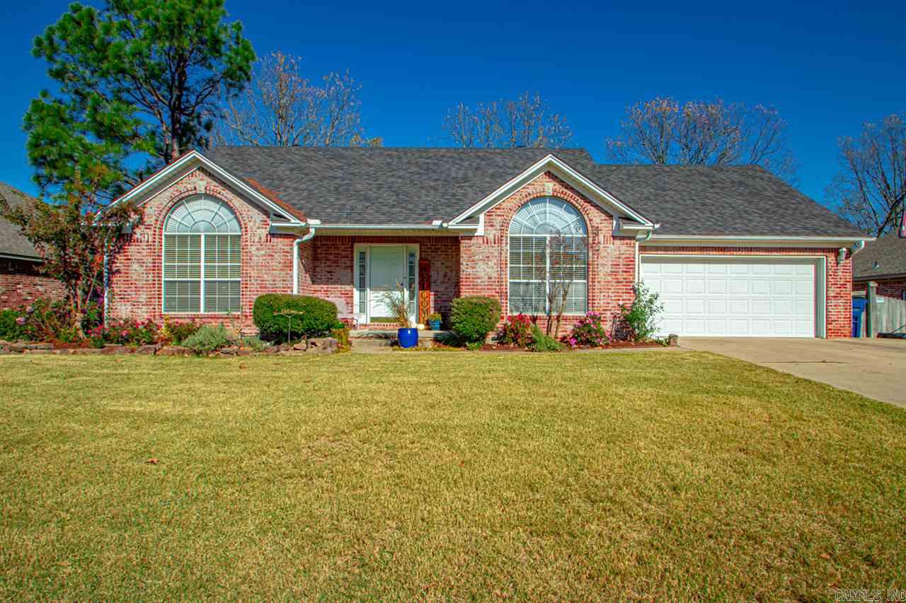 Fabulous Country Club of AR home! Nice luxury vinyl plank floors installed 2020. Grtrm has pretty tray ceiling, hardwds, Fplace & opens to eat-in kitchen. Kitchen:tile backsplash, new faucet, tile floors. Formal din. Split floorplan offers private master. Master: tray ceiling,2 vanities, sit-down area, shower, whirlpool tub, big walk-in closet. Separate laundry.Super deck overlooks priv.fenced yard. Seasonal view of golf course/pond. Walk-in stor. under house. 2 car gar &extra parking pad. Roof'19.Come see!