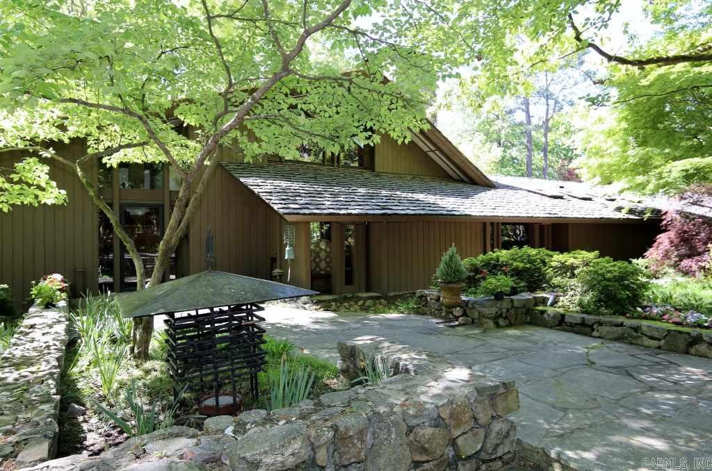 Designed by Architect Fay Jones, updated & remodeled in 2011, glassy one-level w/guest house situated on 4.66 private tree covered acres. All bedrooms have adjoining baths, upstairs loft office, cathedral ceilings in great room, walls of glass throughout.  Large patios extend interior living space to the outside.  Serene, remarkable property.  (home 4425 sf; guest house 564 sf)