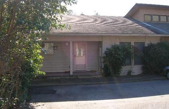 Lake Front Townhouse with beautiful scenic views!