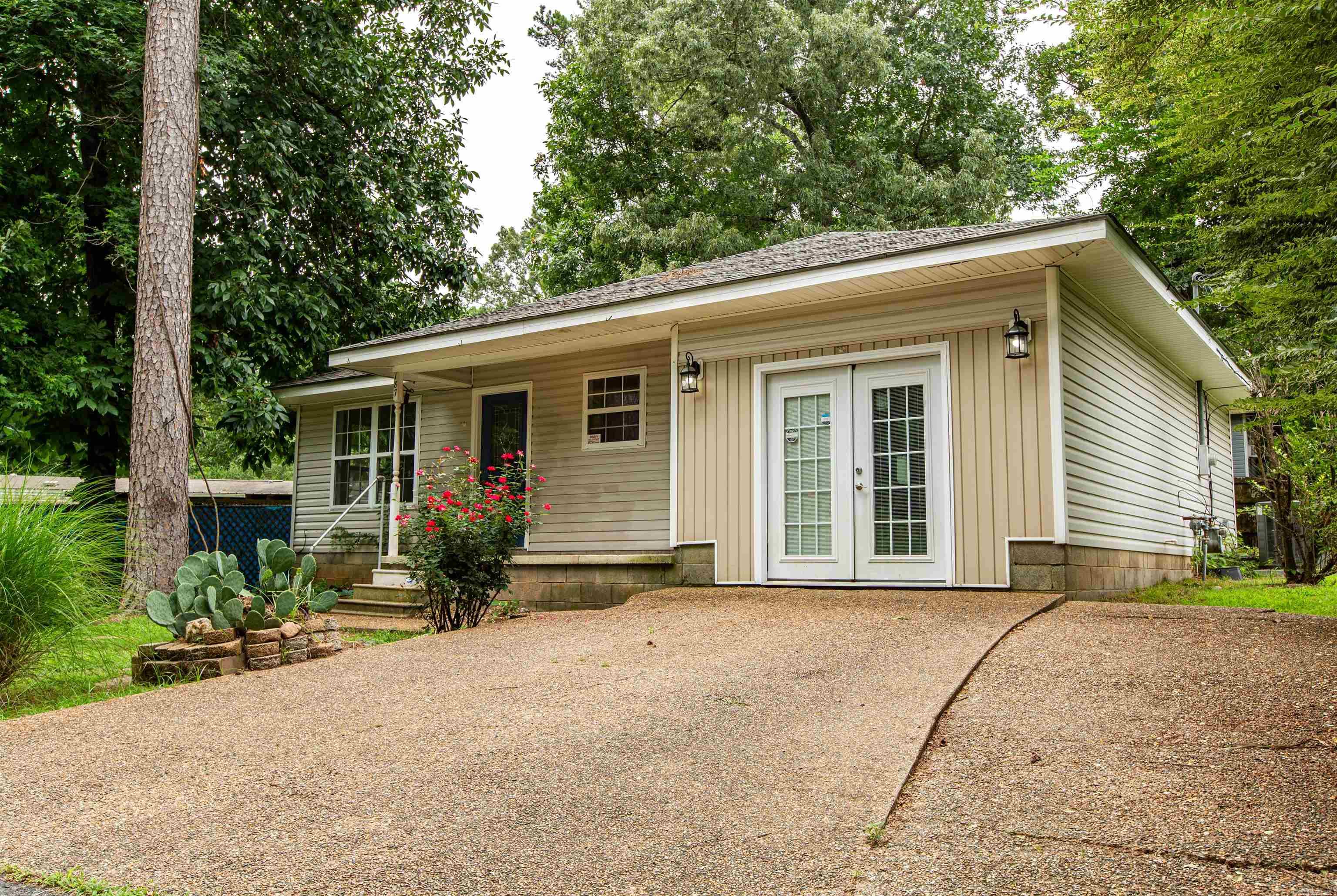 Welcome to 187 Babbs Drive in the Lake Hamilton School District! This move-in ready home offers fresh updates throughout, including new interior paint and beautifully renovated bathrooms. The spacious floor plan features a versatile flex room that could serve as a home office, hobby space, second living area, or potential fourth bedroom.  The kitchen comes equipped with stainless steel appliances that convey with the sale, making your move even easier. Major updates include a roof replacement in 2021, providing added peace of mind for years to come.  Conveniently located near Lake Hamilton amenities, shopping, dining, and schools, this property combines functionality, flexibility, and modern updates. Don't miss the opportunity to make this well-maintained home your own—schedule your showing today! USDA RD Eligible.