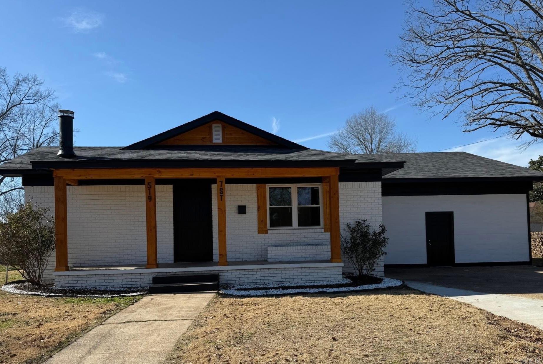 Beautiful 4 BR, 3BA that sits .54 acre lot in the heart of Nashville. This all brick home offers a spacious living room with wood burning fire place, nice spacious kitchen, large utility room and spacious bedrooms. This home has totally been remolded and includes new flooring and many other wonderful updates. Will need 24 hour notice on showings.