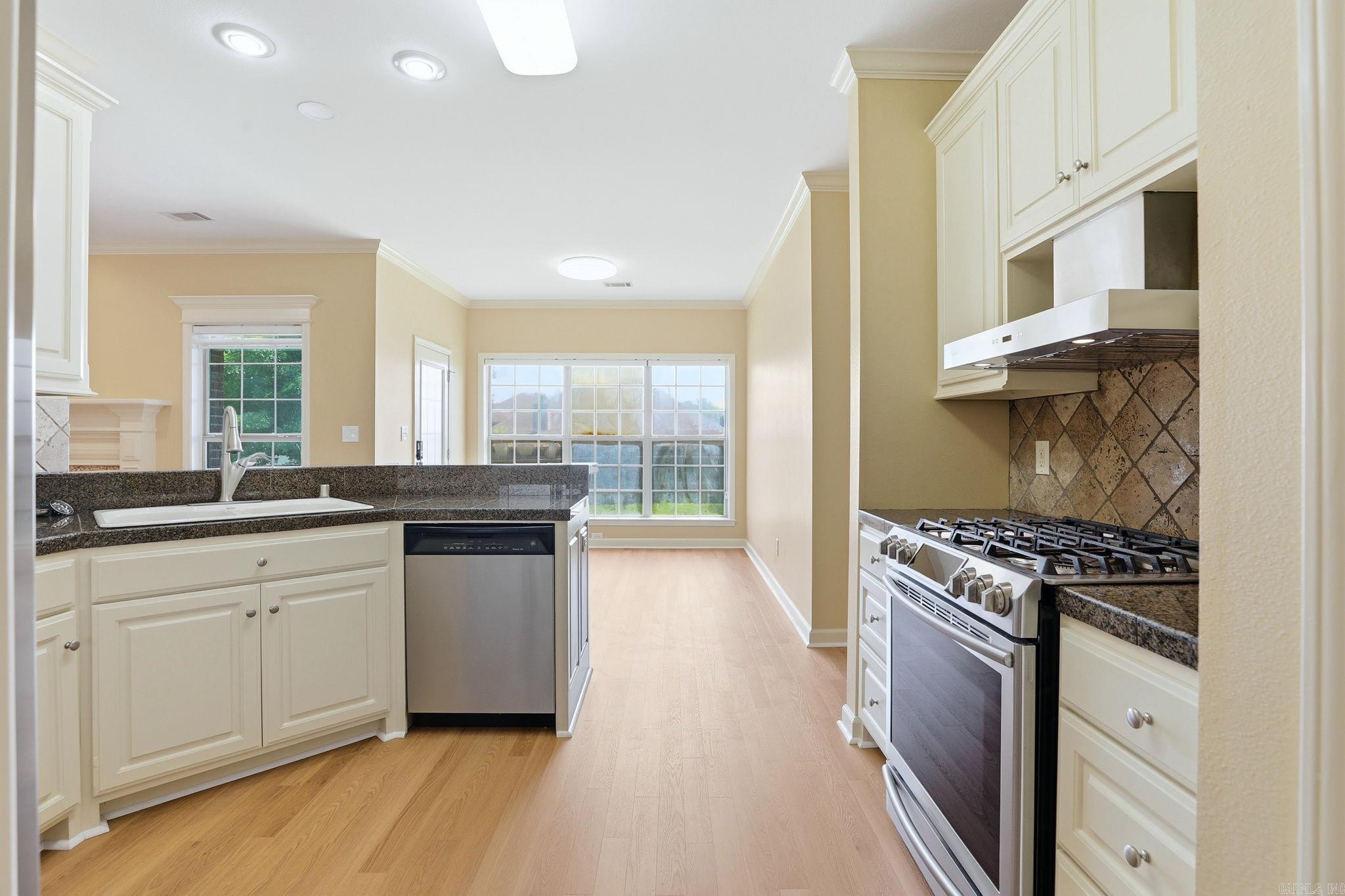 CAPITOL LAKES ESTATES - Residential