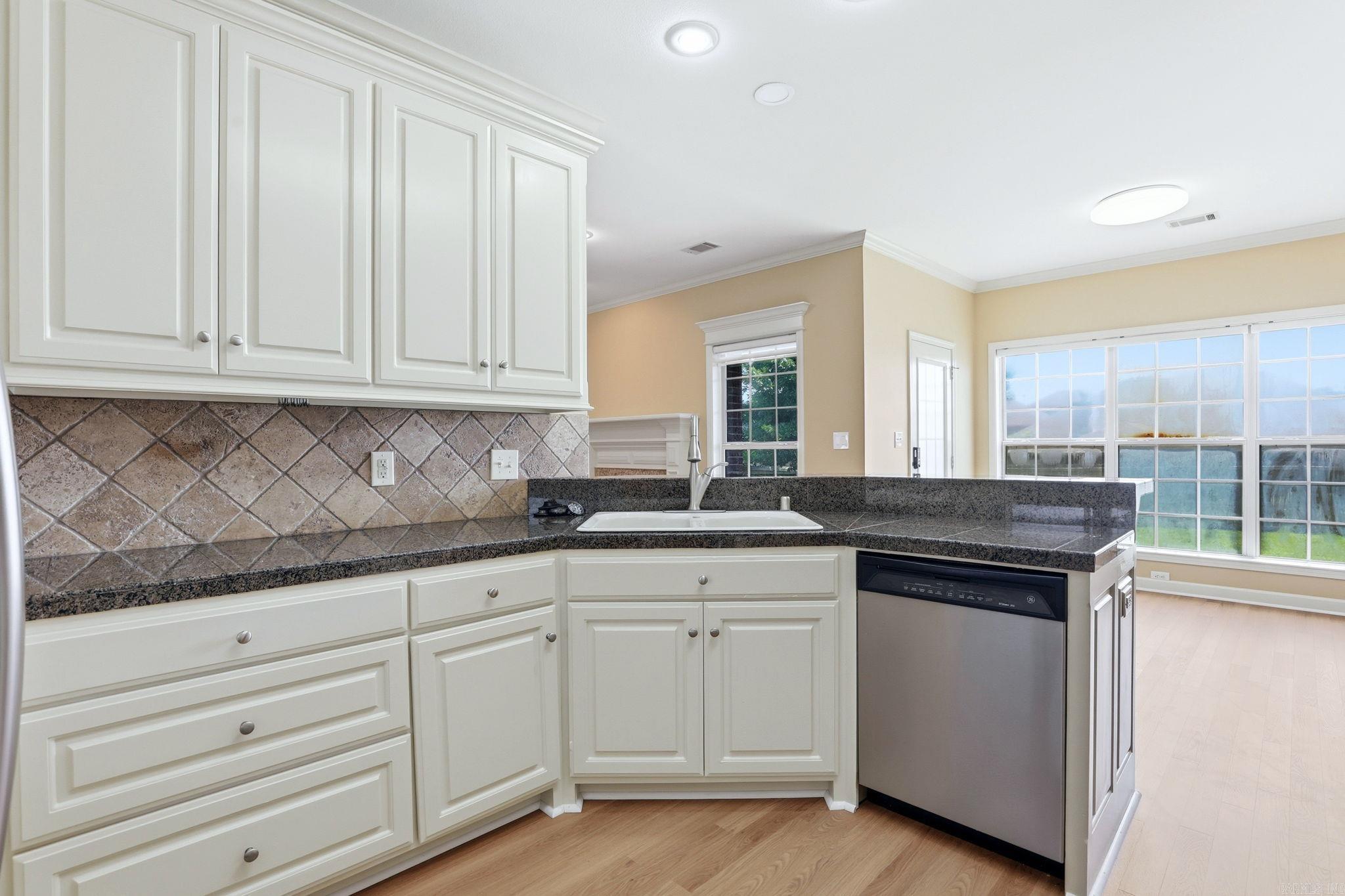 CAPITOL LAKES ESTATES - Residential