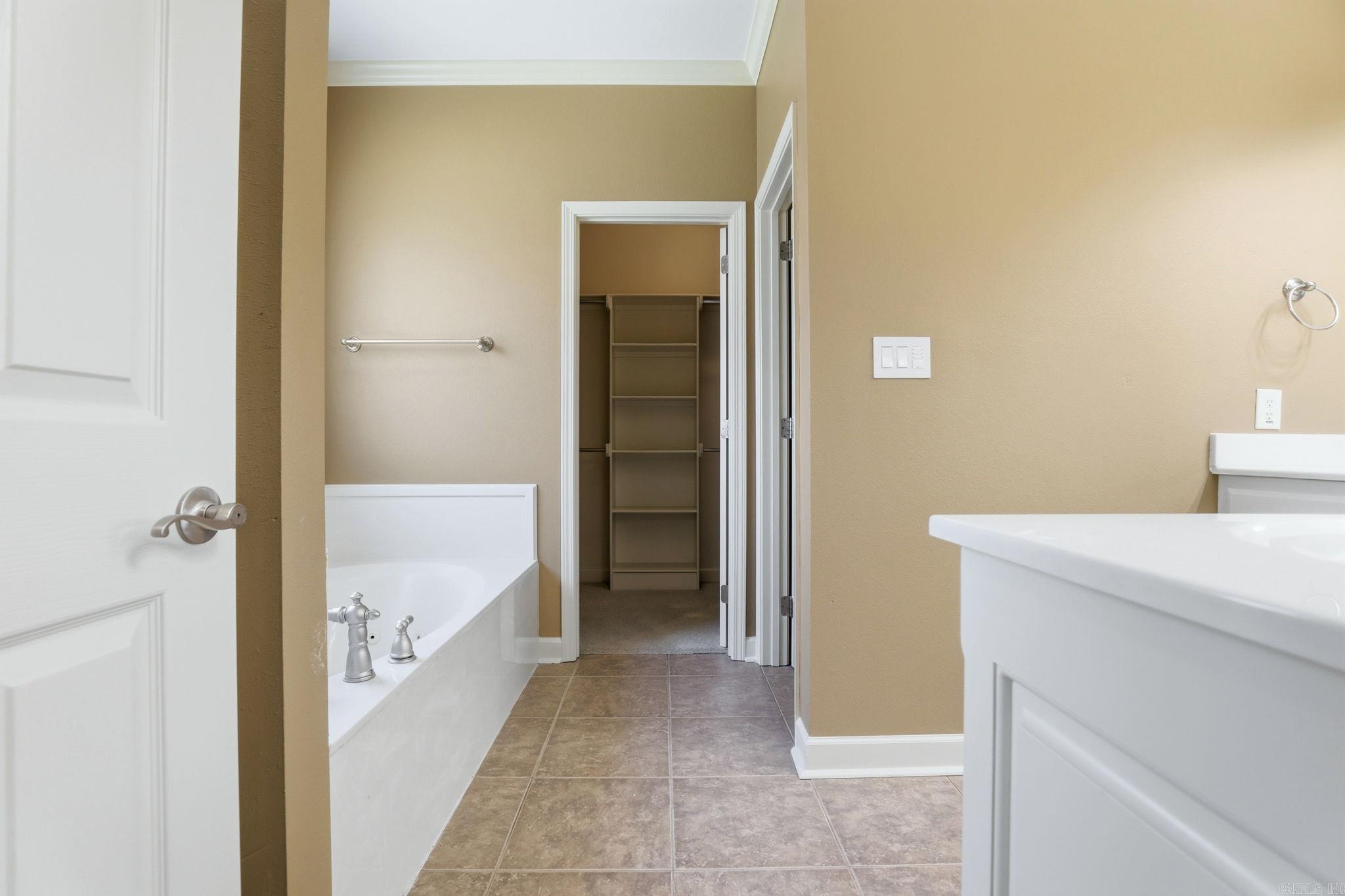 CAPITOL LAKES ESTATES - Residential