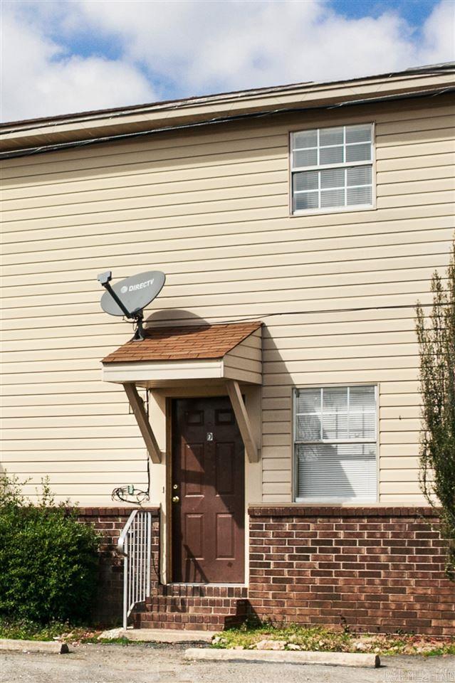 Great two bedroom 1-1/2 bath townhouse, owner does lawn maintenance and trash is included in rent, call today for a showing.  Application/Background check/Security Deposit required.  Small pets allowed with approval and $250 non-refundable pet fee.