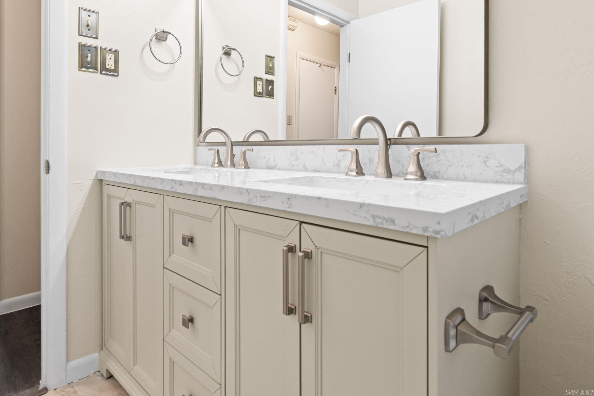 INDIAN HILLS - Residential