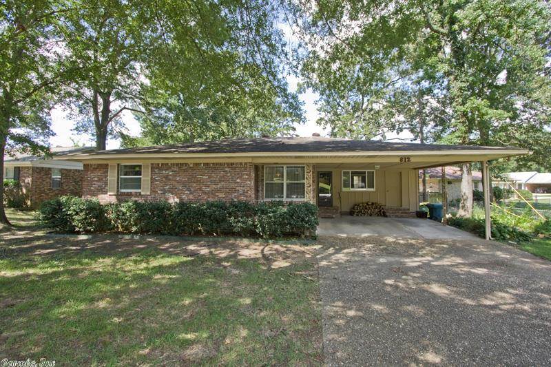 Excellent one level on quiet cup-de-sac.  Hardwood flrs throughout.  Unique den/kitchen combo with walnut and oak designed hardwood floor in den.  All brick exterior, sprinkler system, big shade trees, formal liv/din combo & nice kitchen/bkft combo.