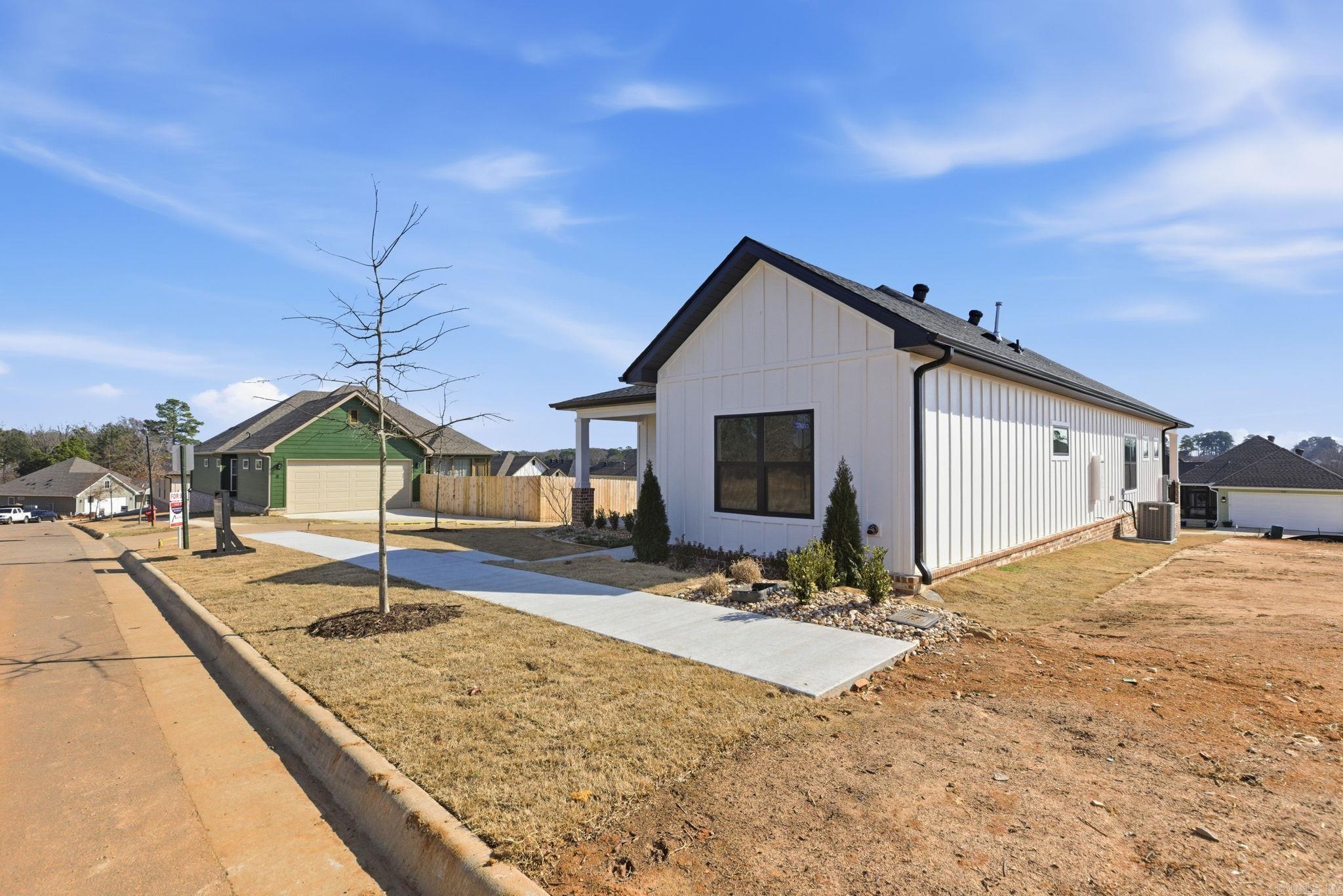 MIDTOWN BRYANT - Residential