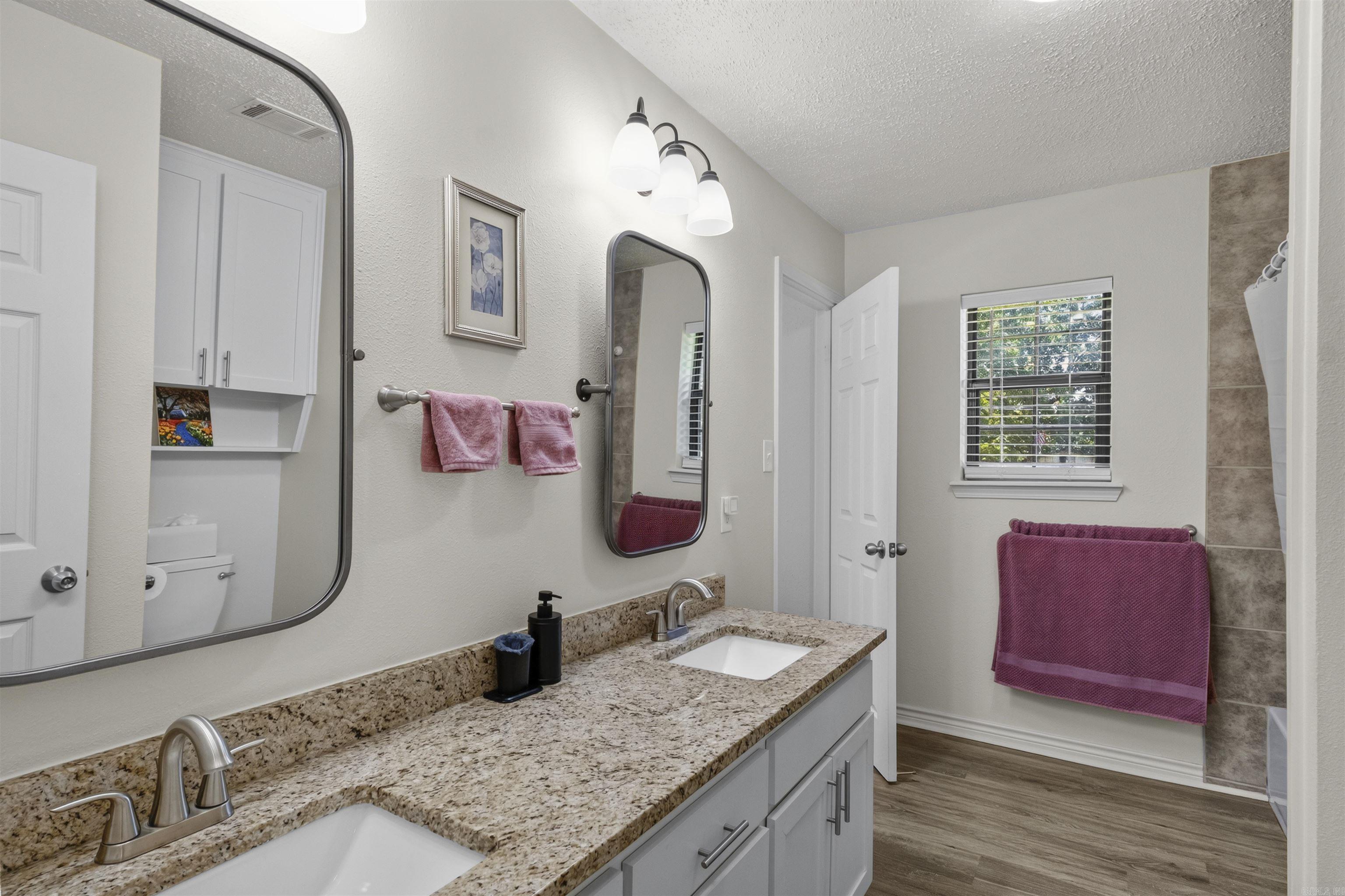 MARK LYNN TERRACE - Residential