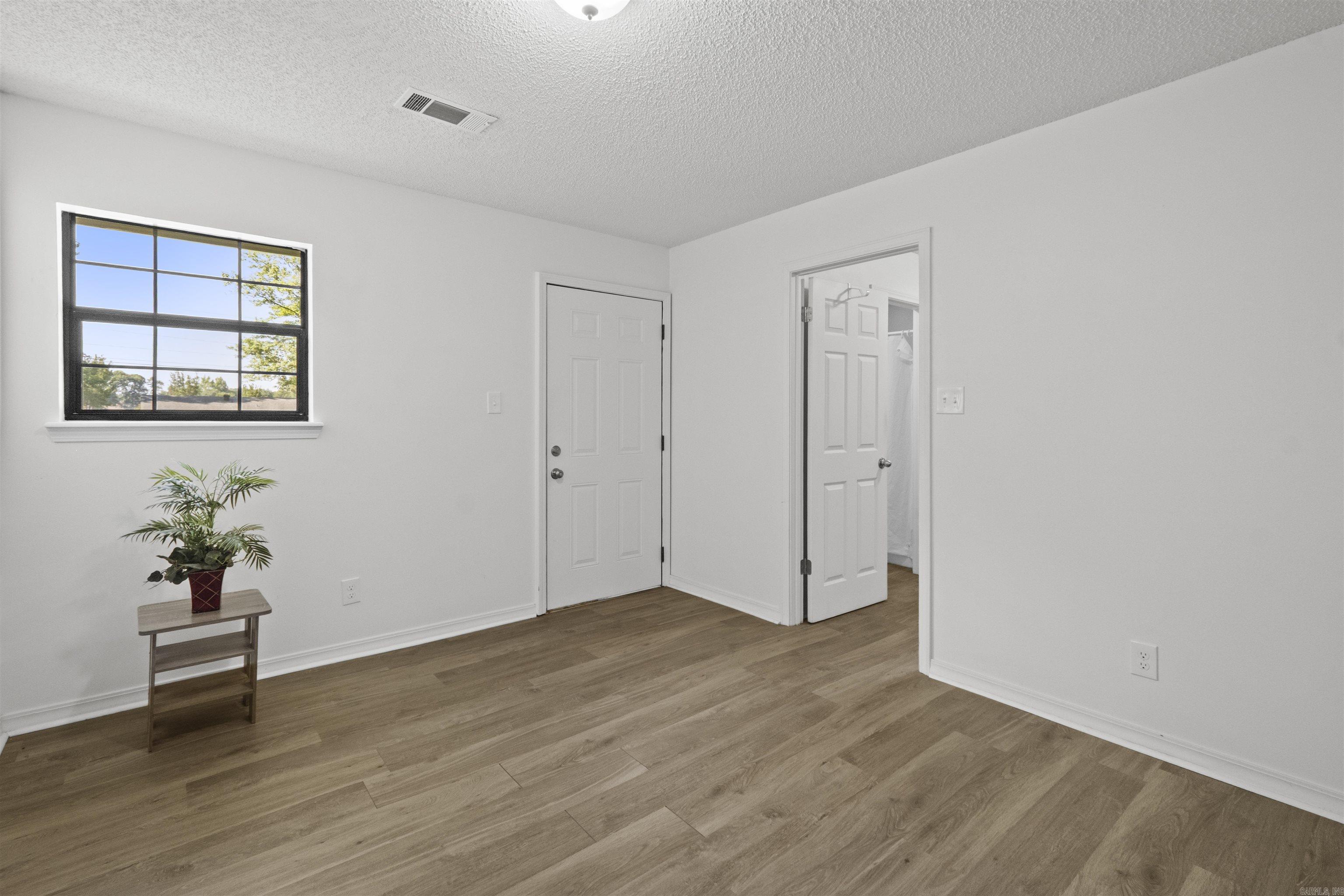 MARK LYNN TERRACE - Residential