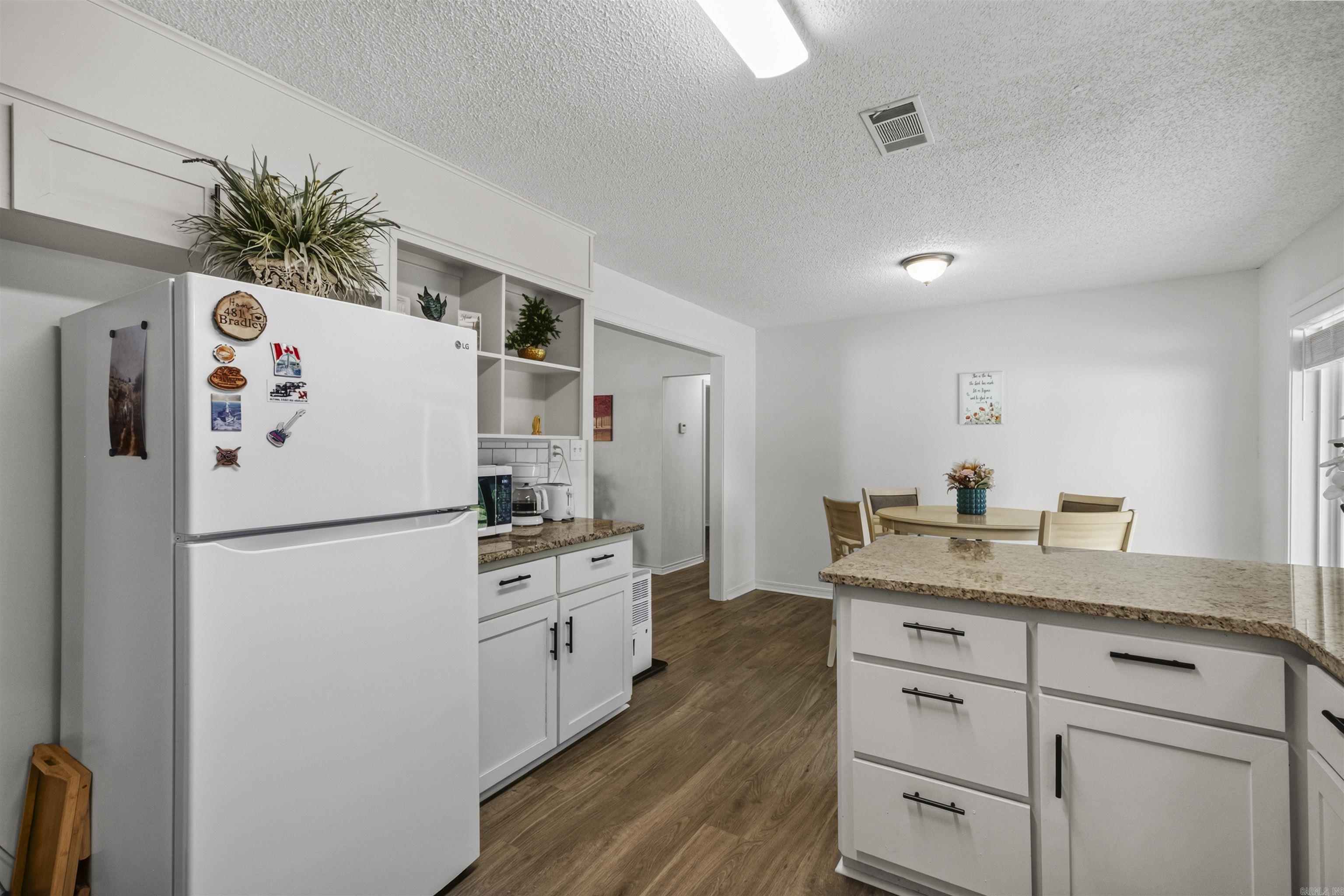 MARK LYNN TERRACE - Residential