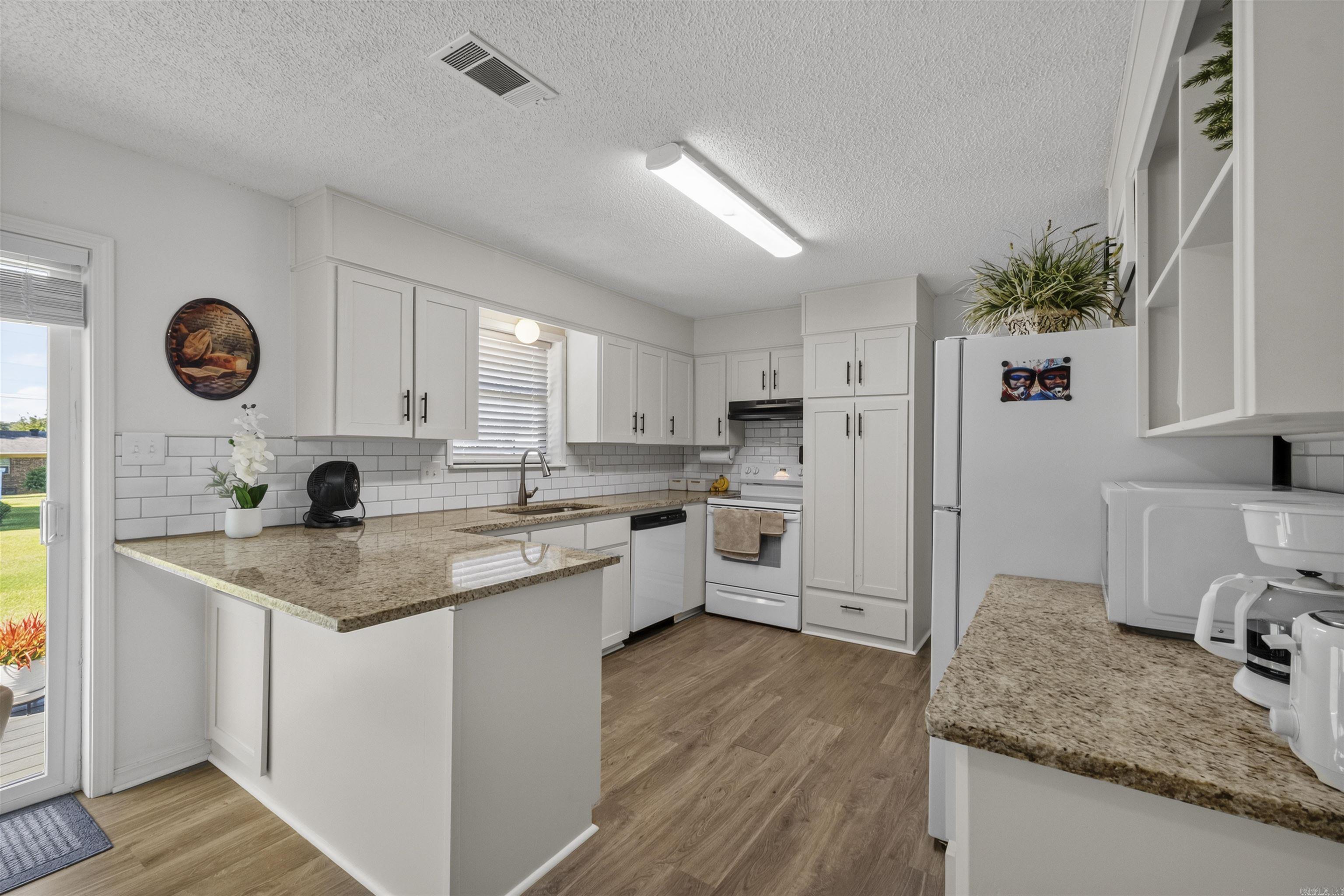 MARK LYNN TERRACE - Residential