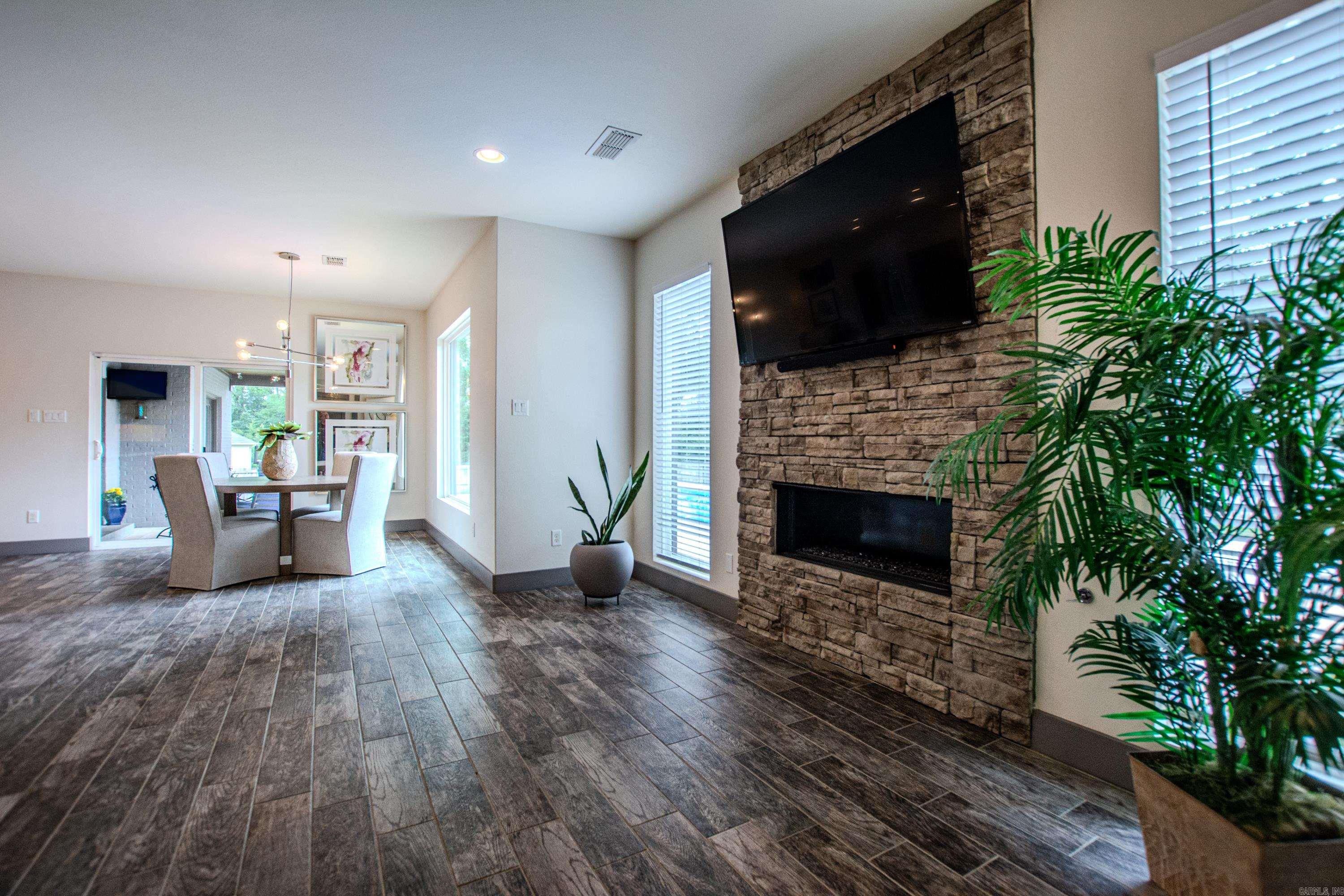 MAUMELLE VALLEY ESTATES - Residential