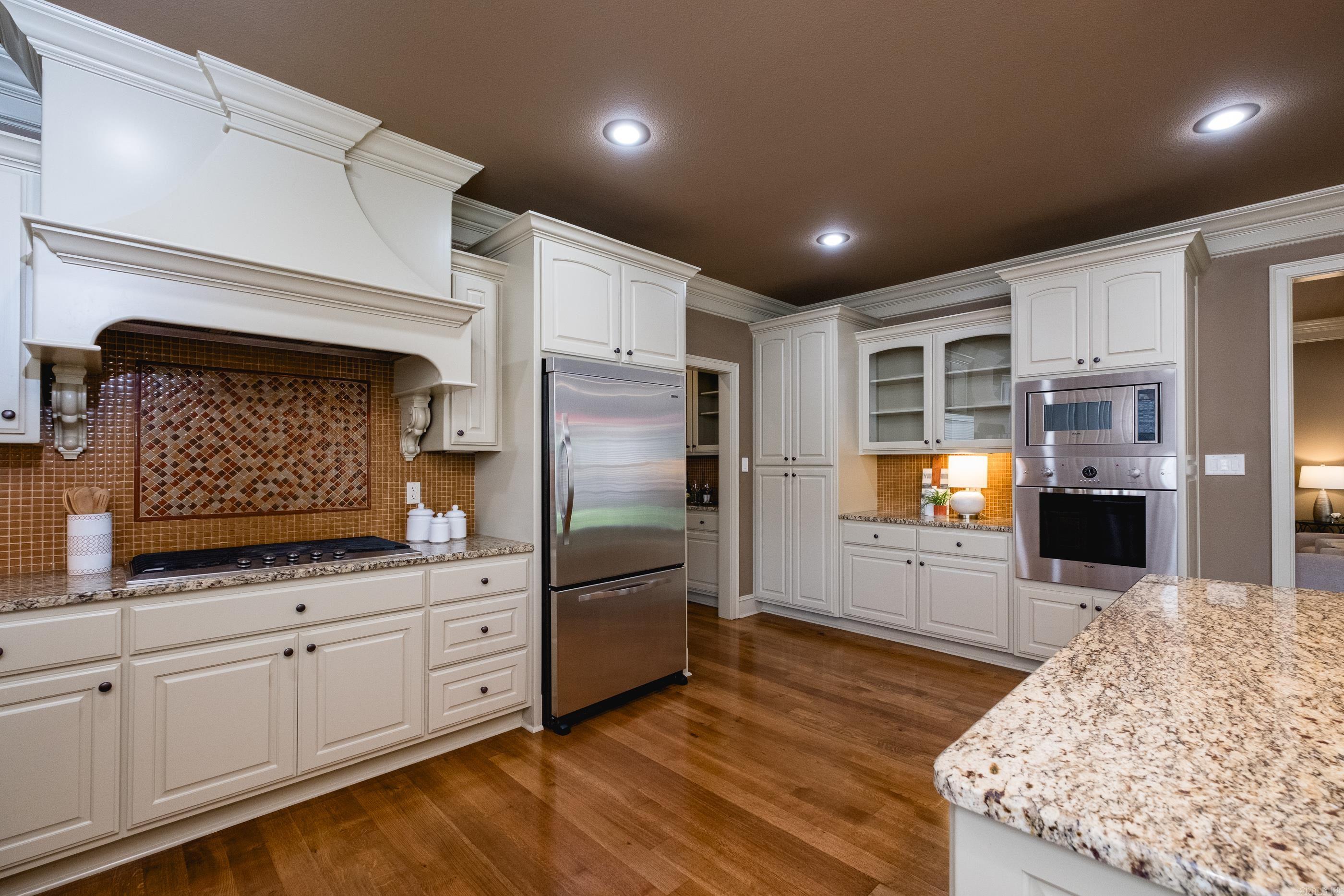 CHENAL VALLEY EPERNAY PLACE - Residential