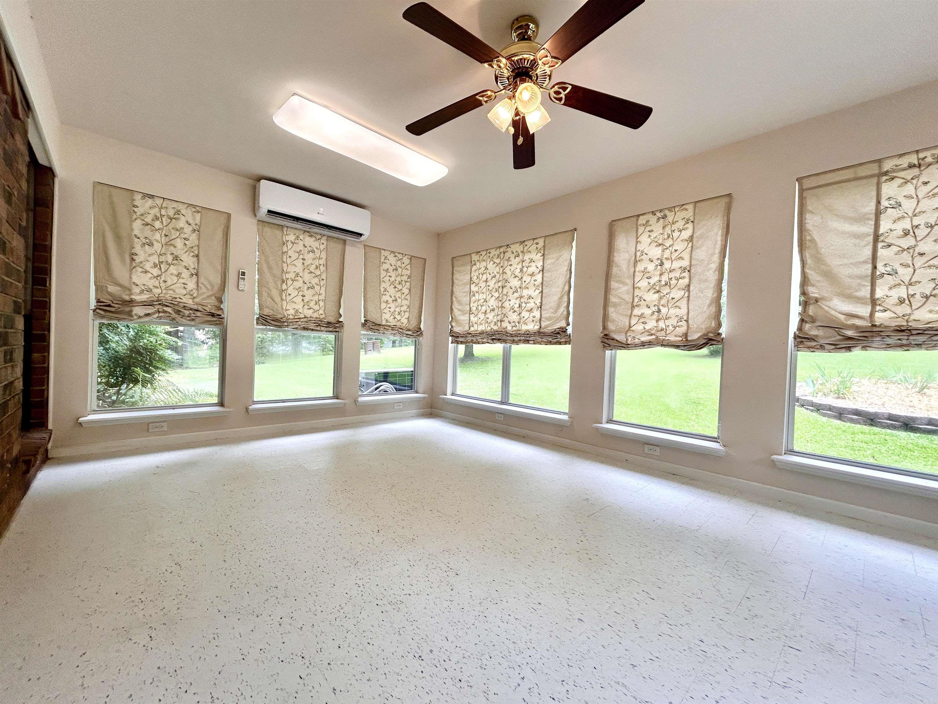 ROLLING BROOK - Residential