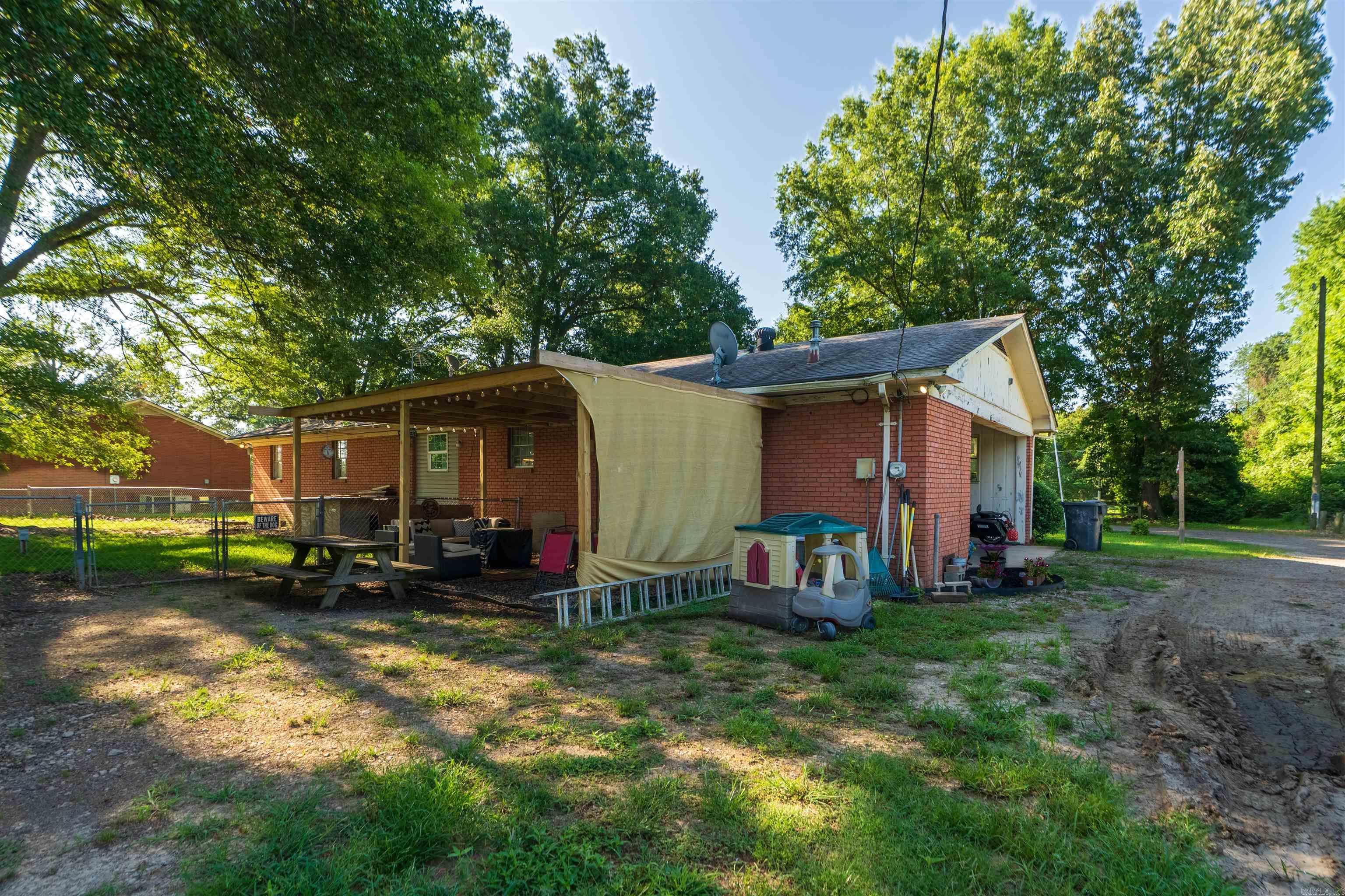 TOWN & COUNTRY - Residential