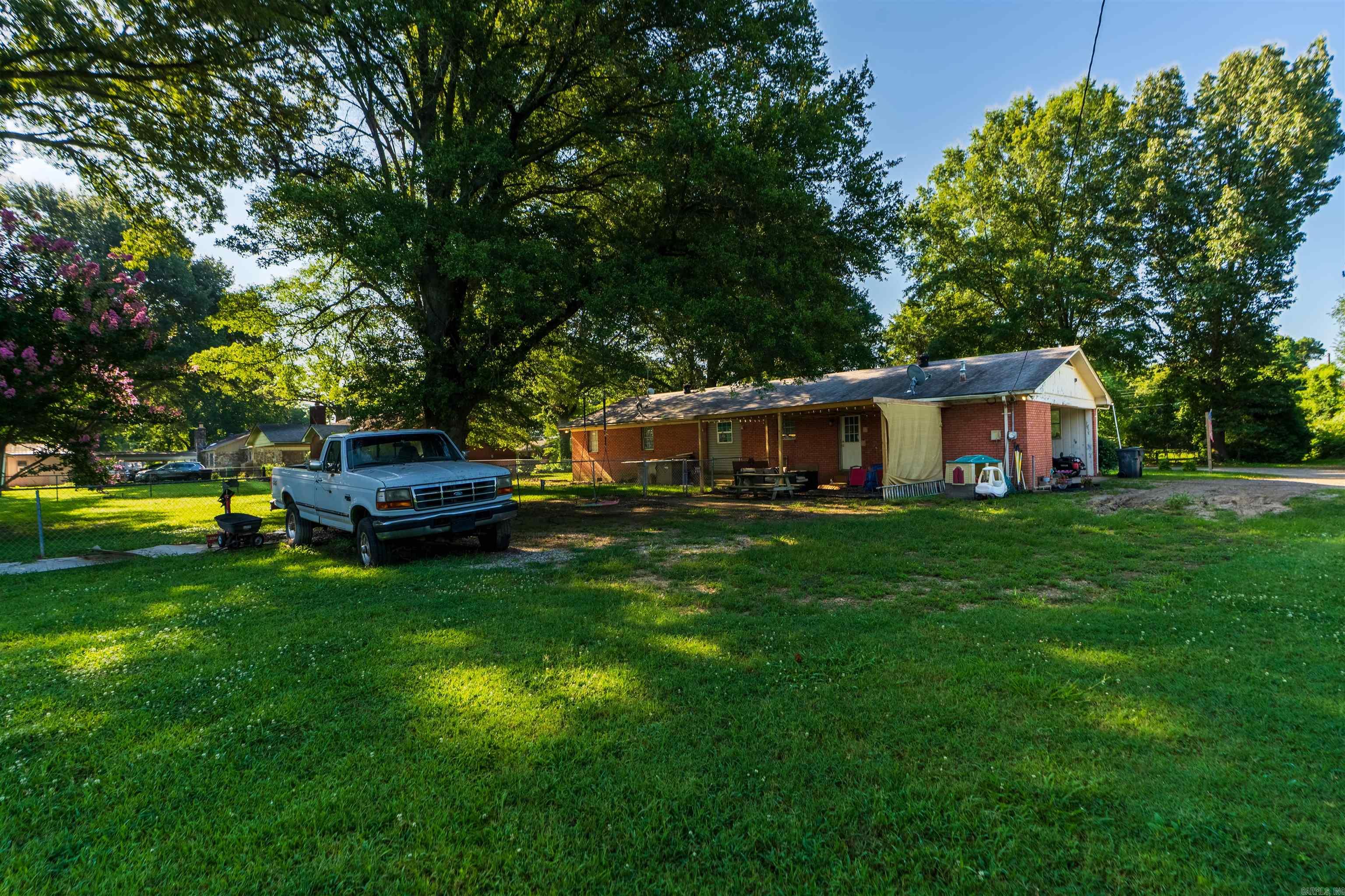 TOWN & COUNTRY - Residential