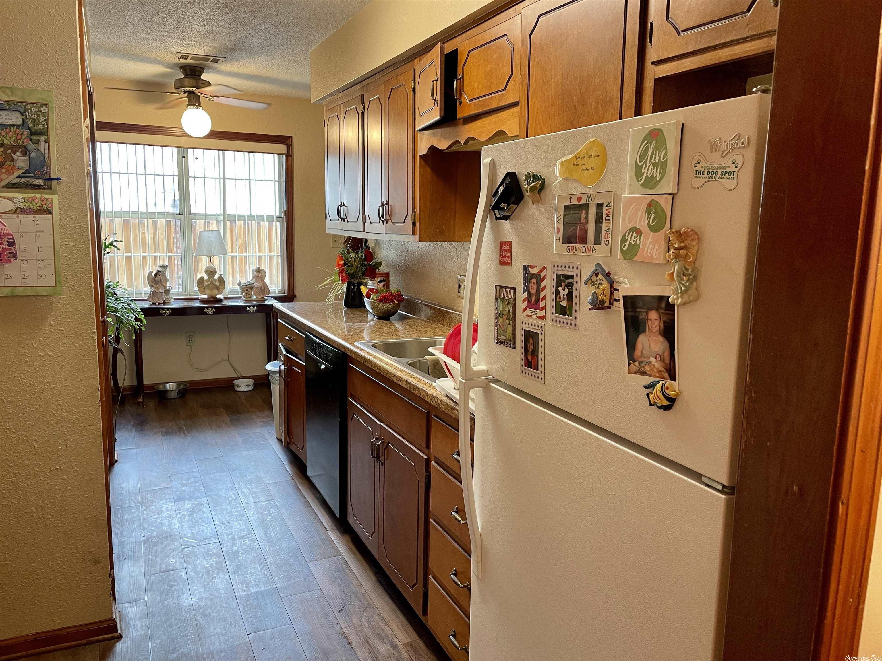 RIVER OAKS COMMONS - Residential