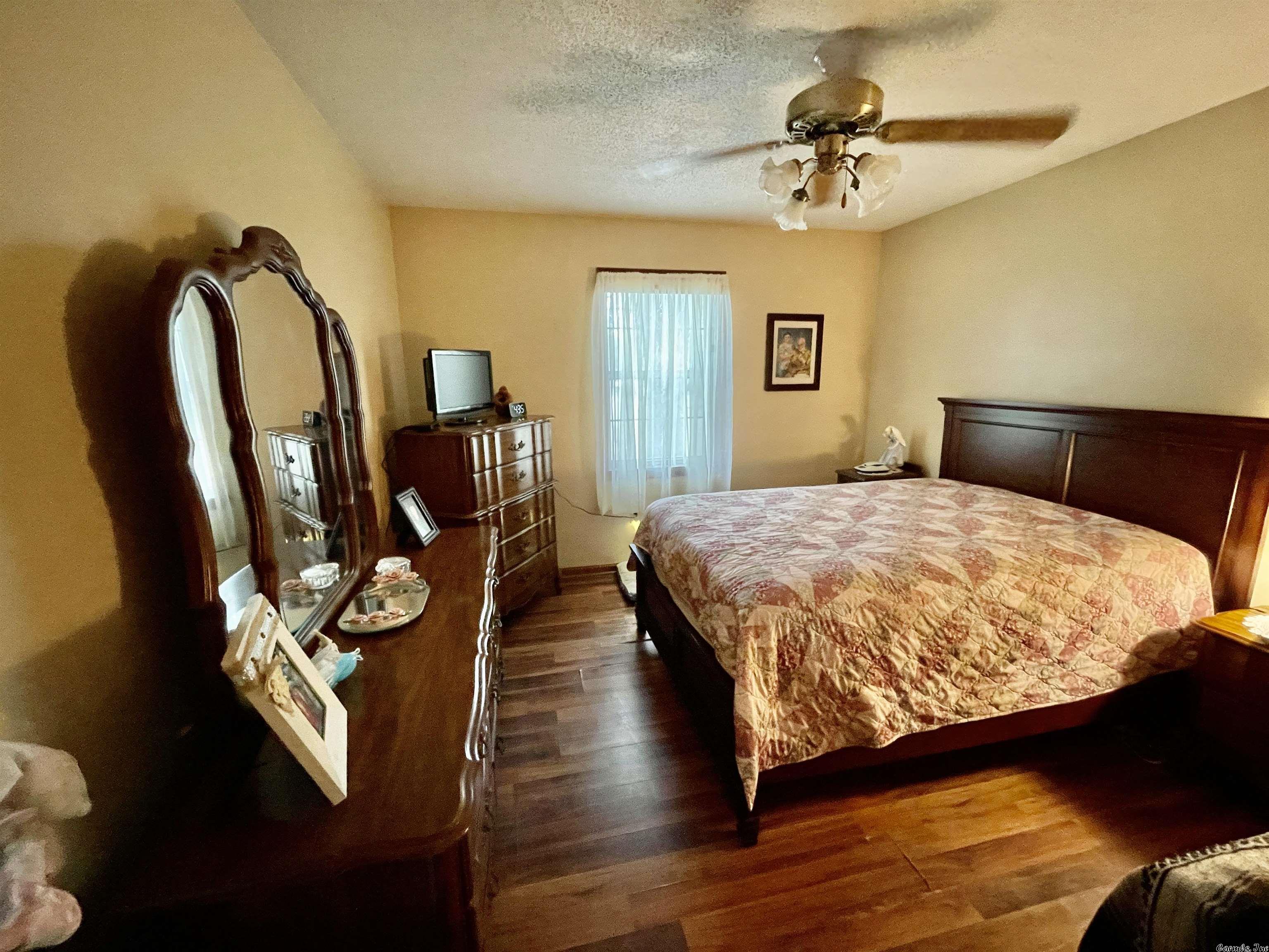 RIVER OAKS COMMONS - Residential