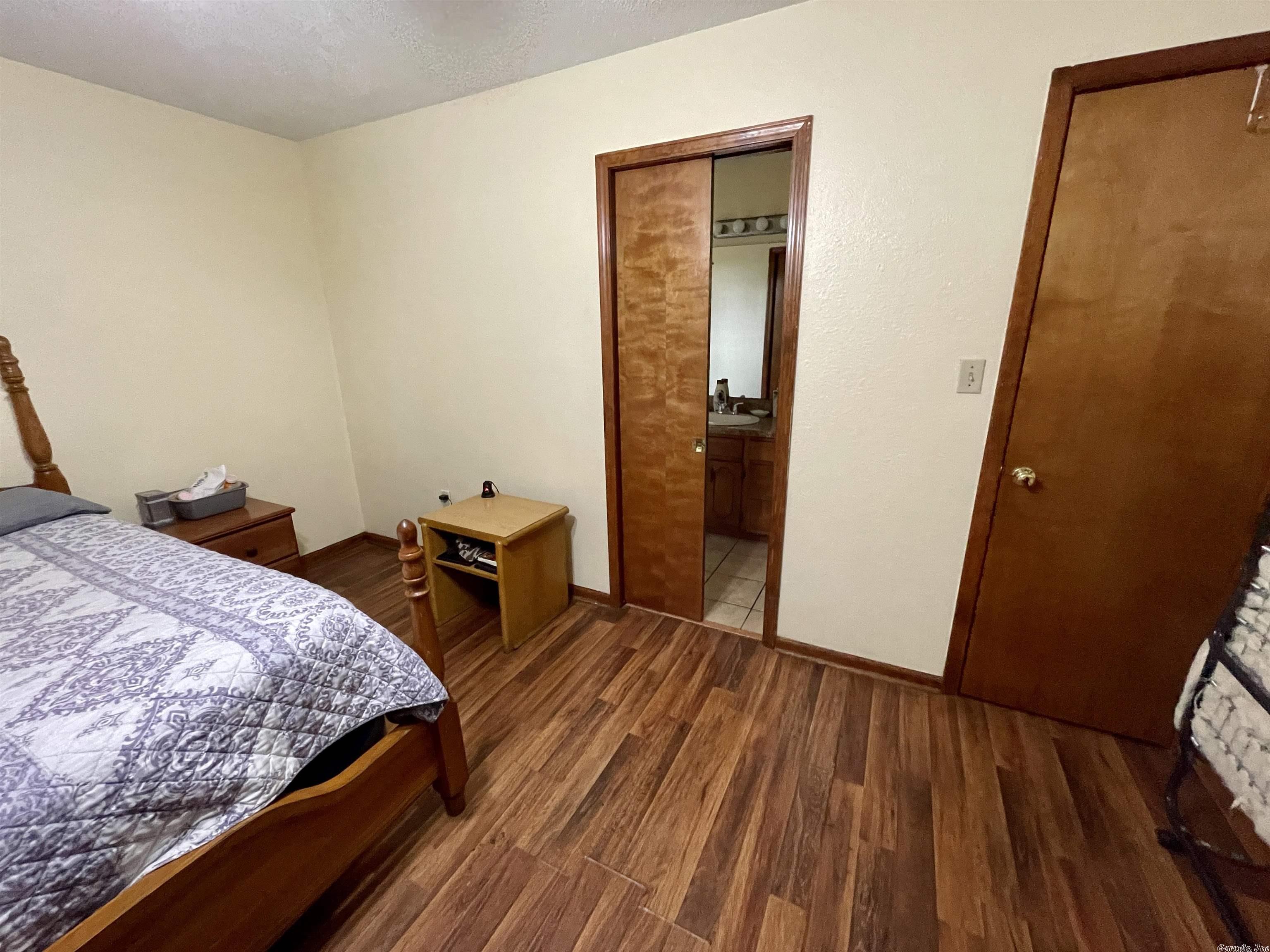 RIVER OAKS COMMONS - Residential