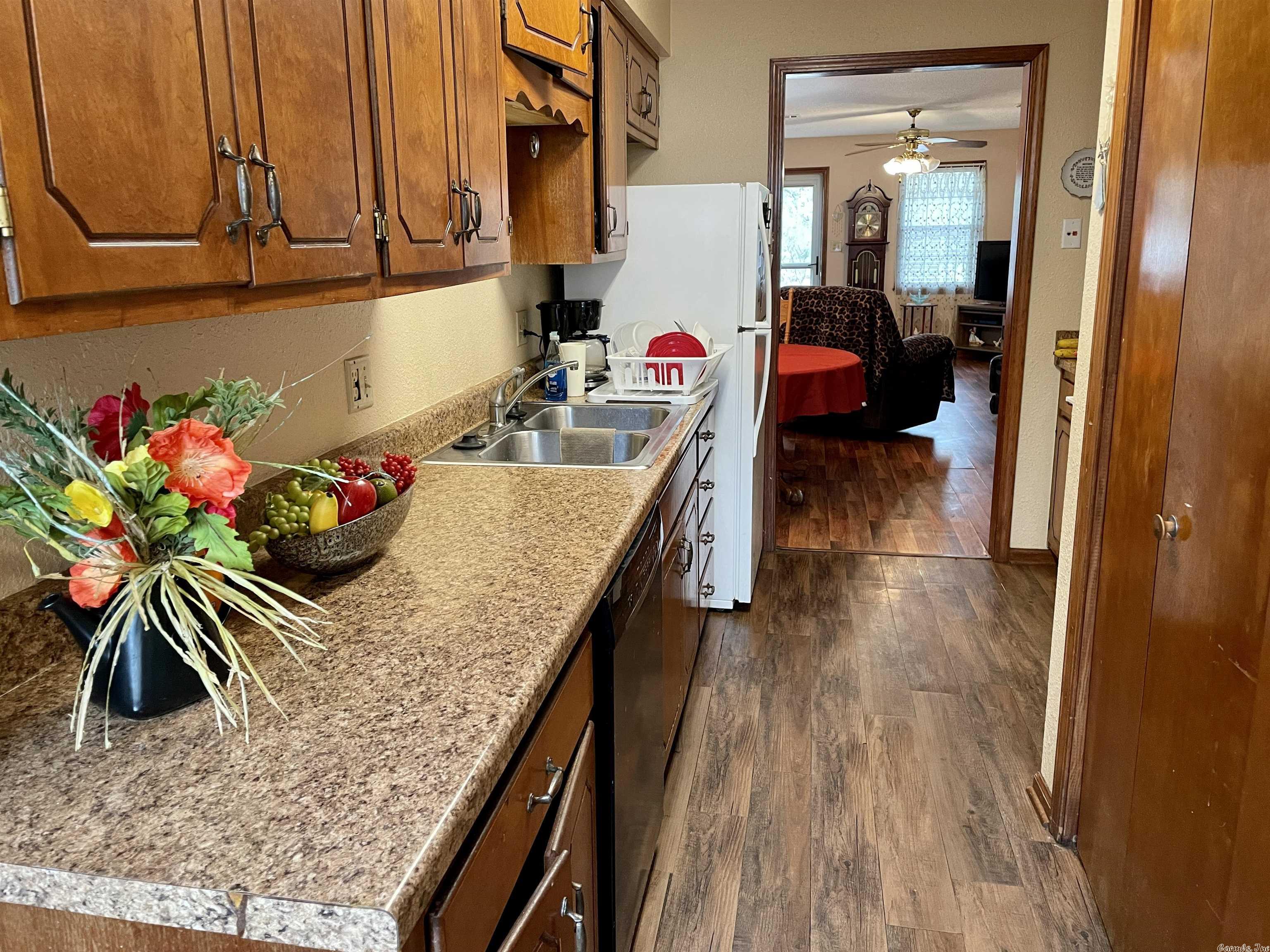 RIVER OAKS COMMONS - Residential