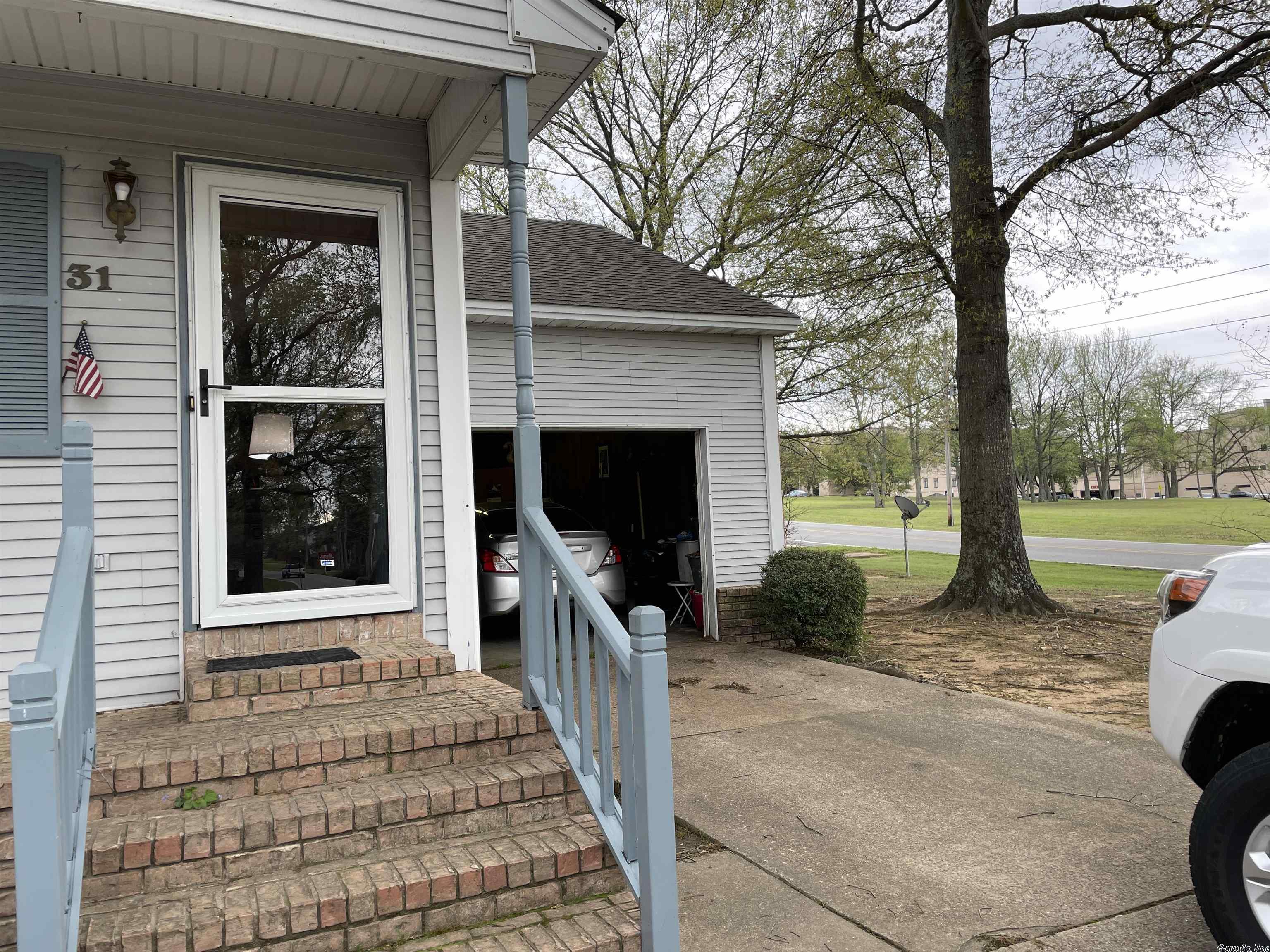RIVER OAKS COMMONS - Residential