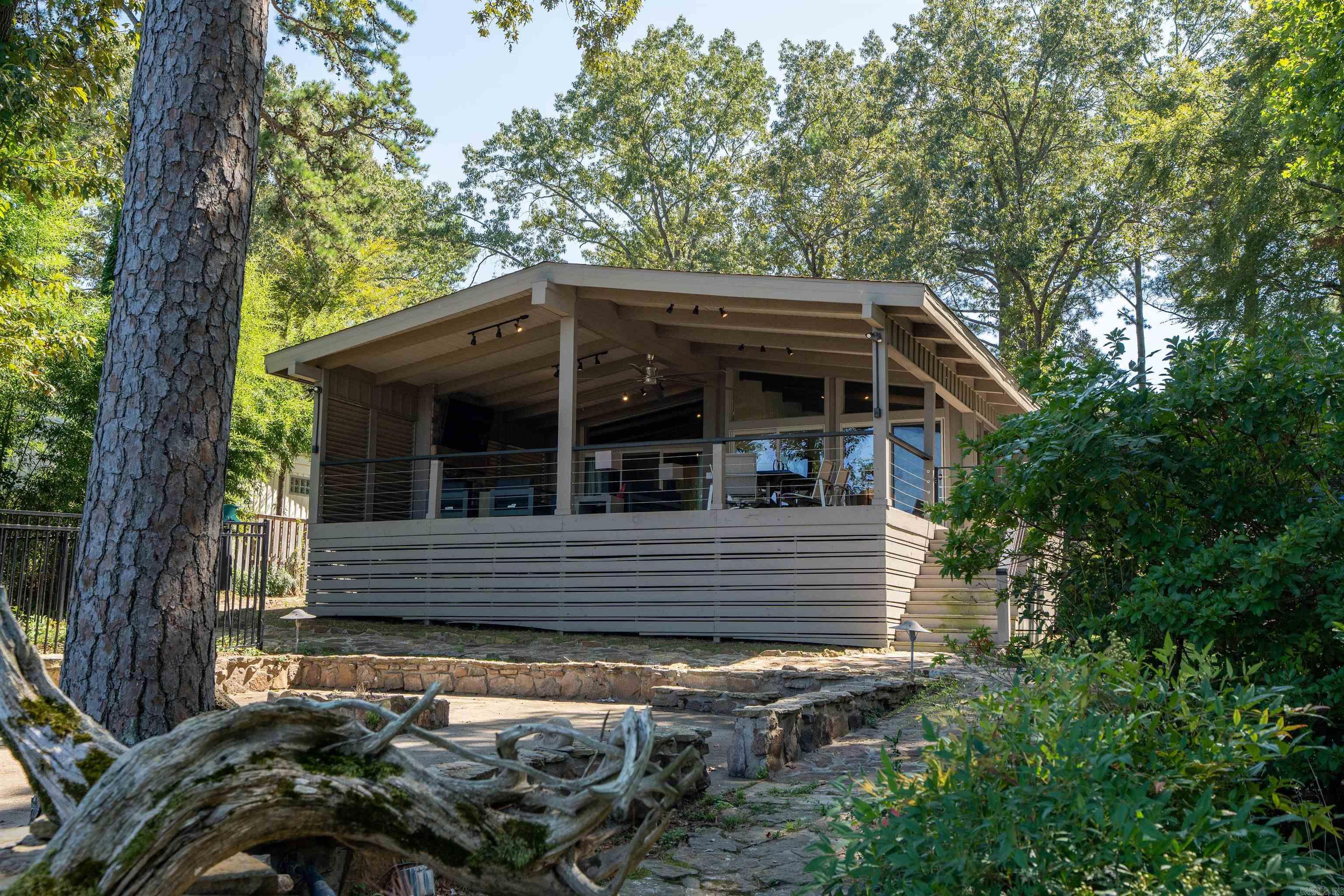 BRIARCLIFF - LAKE - Residential