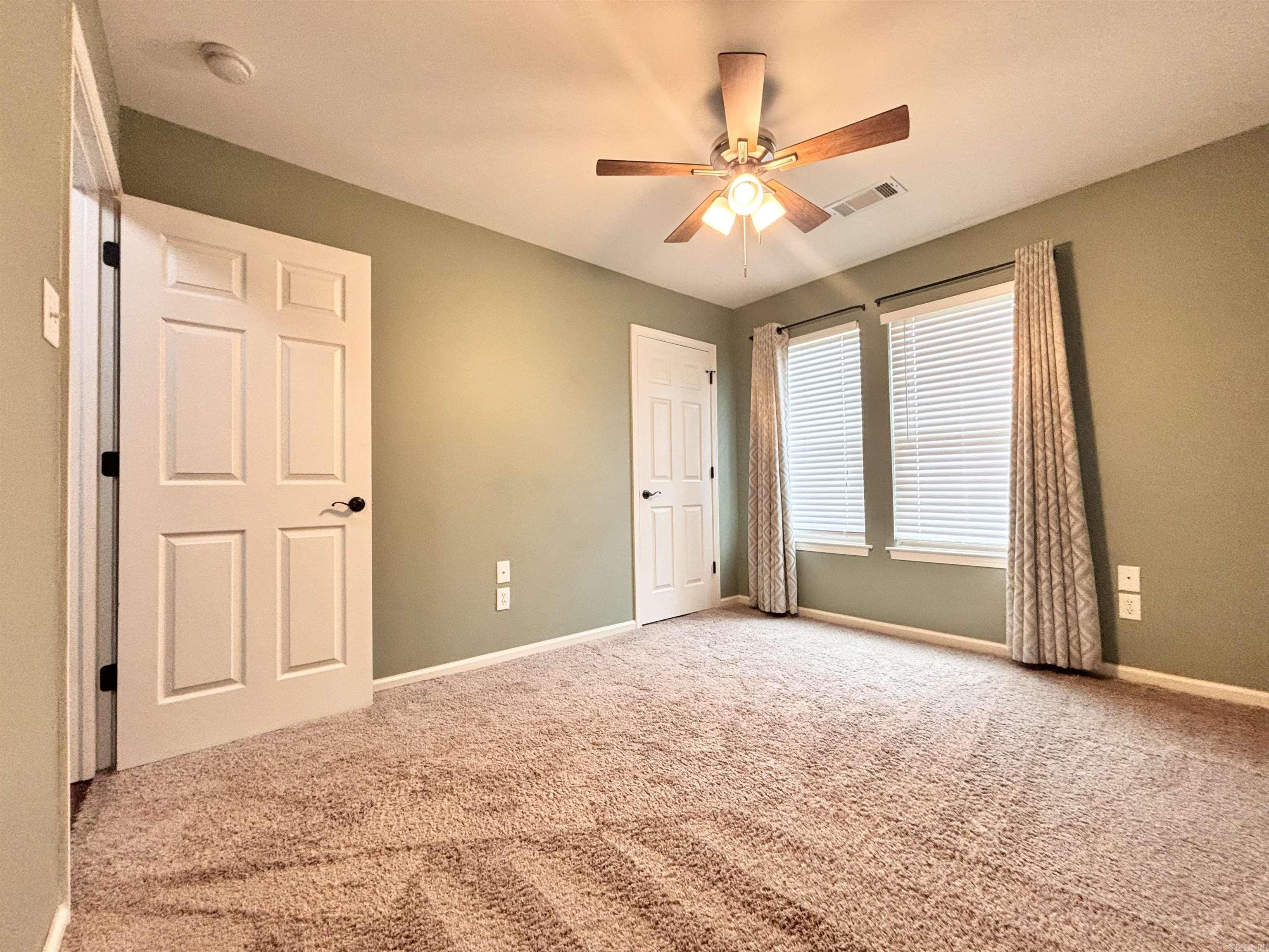 THE OAKS - Residential