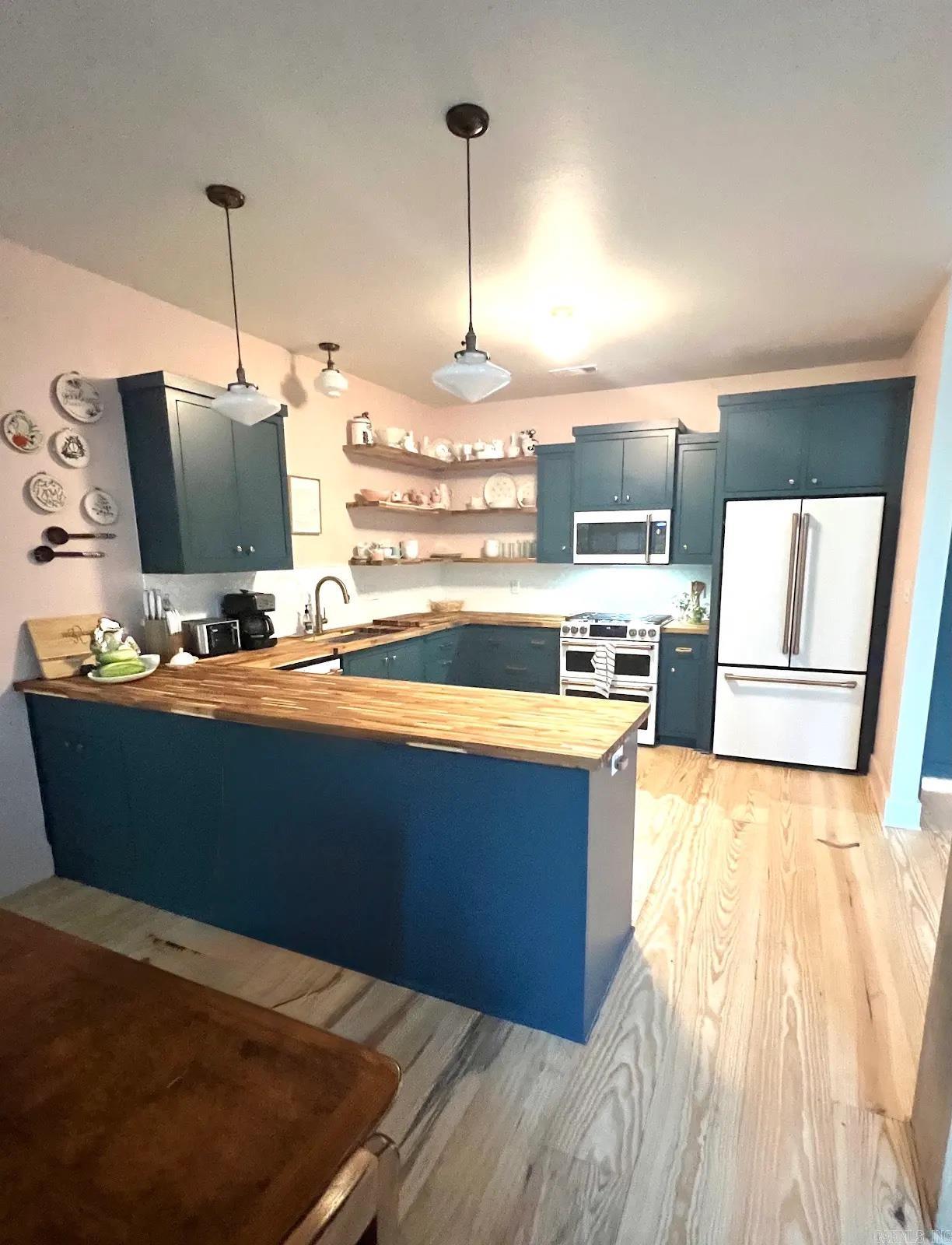 CREEKSIDE AT SHADOW RIDGE S/D - Residential