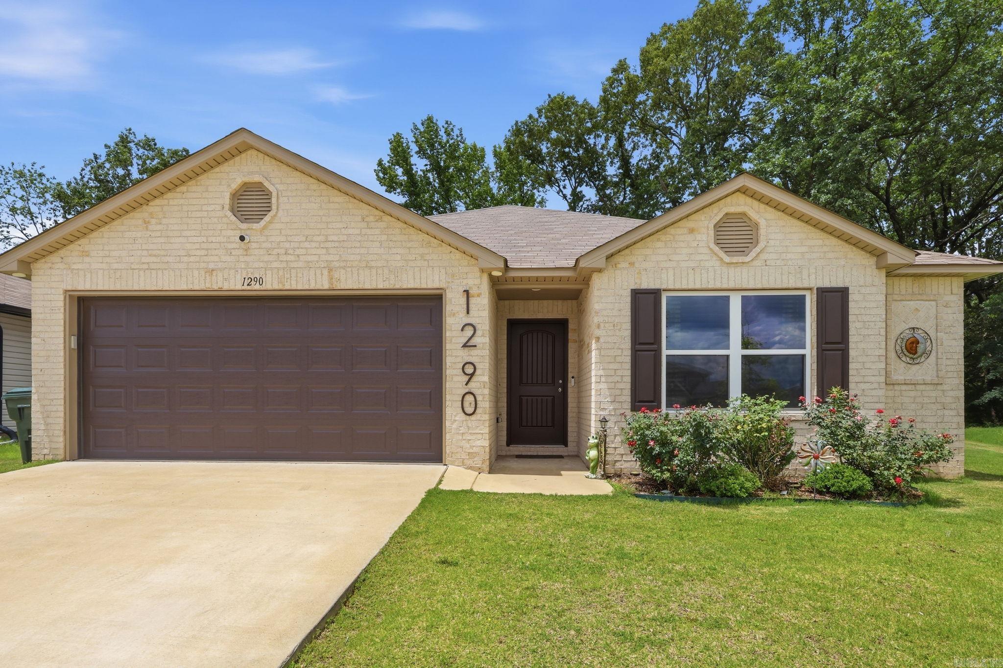 This 4 bedroom/2 bath home sits in the Bell Valley subdivision in a laid back country setting. Living room features raised ceilings with Cheyenne style doors in the home. Kitchen has a 8" deep sink with LED disk lights illuminating the kitchen, Family room, and Master Bedroom. Master has an en suite bathroom with led disk light over the shower. Perfect for families and first time homeowners!